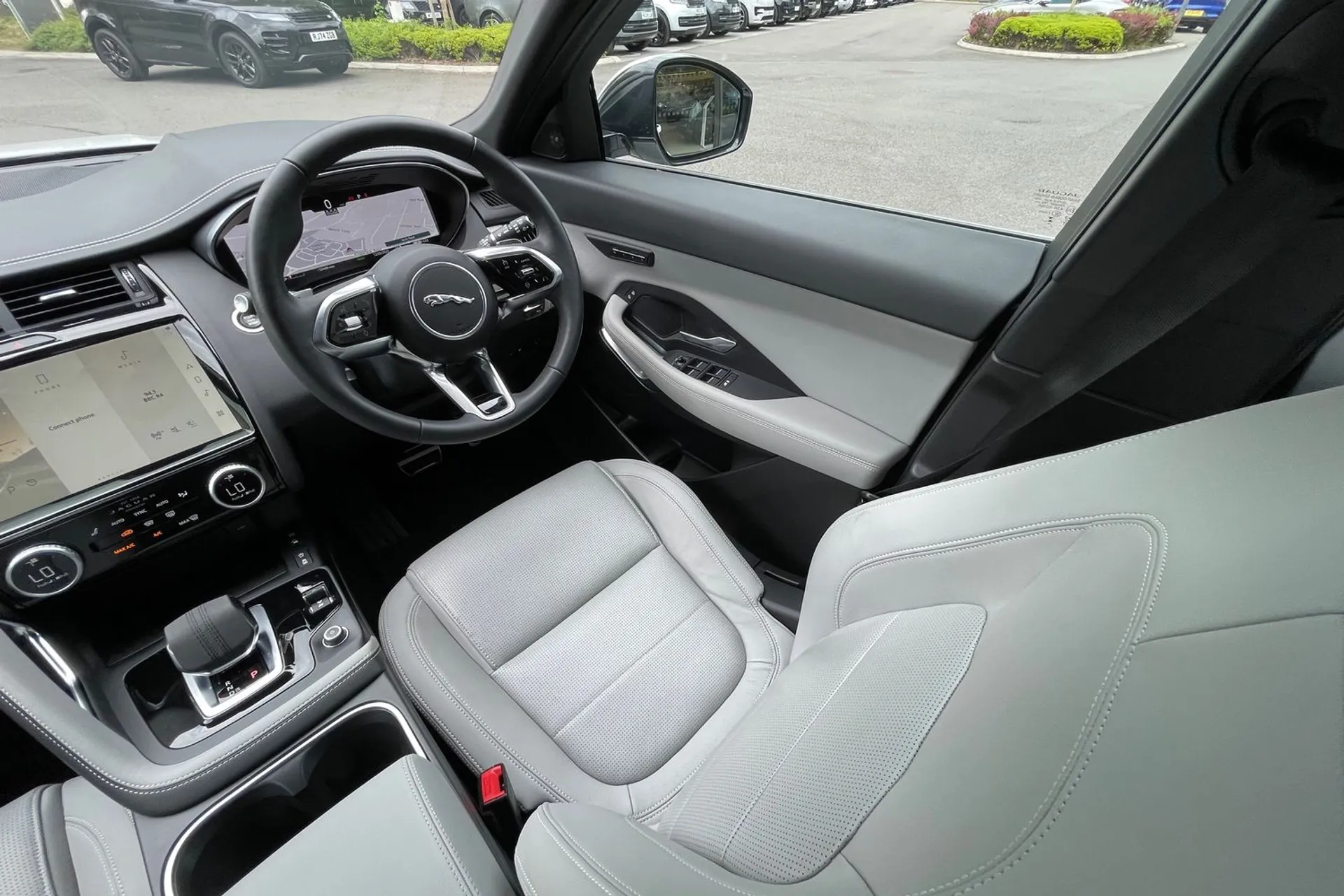 Jaguar E-PACE thumbnail image number 14