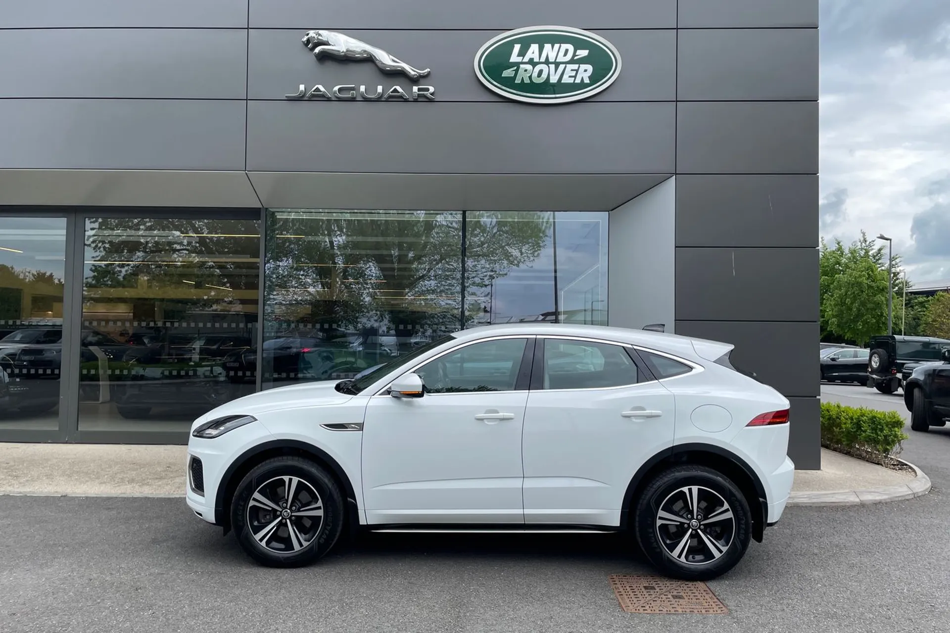 Jaguar E-PACE thumbnail image number 23