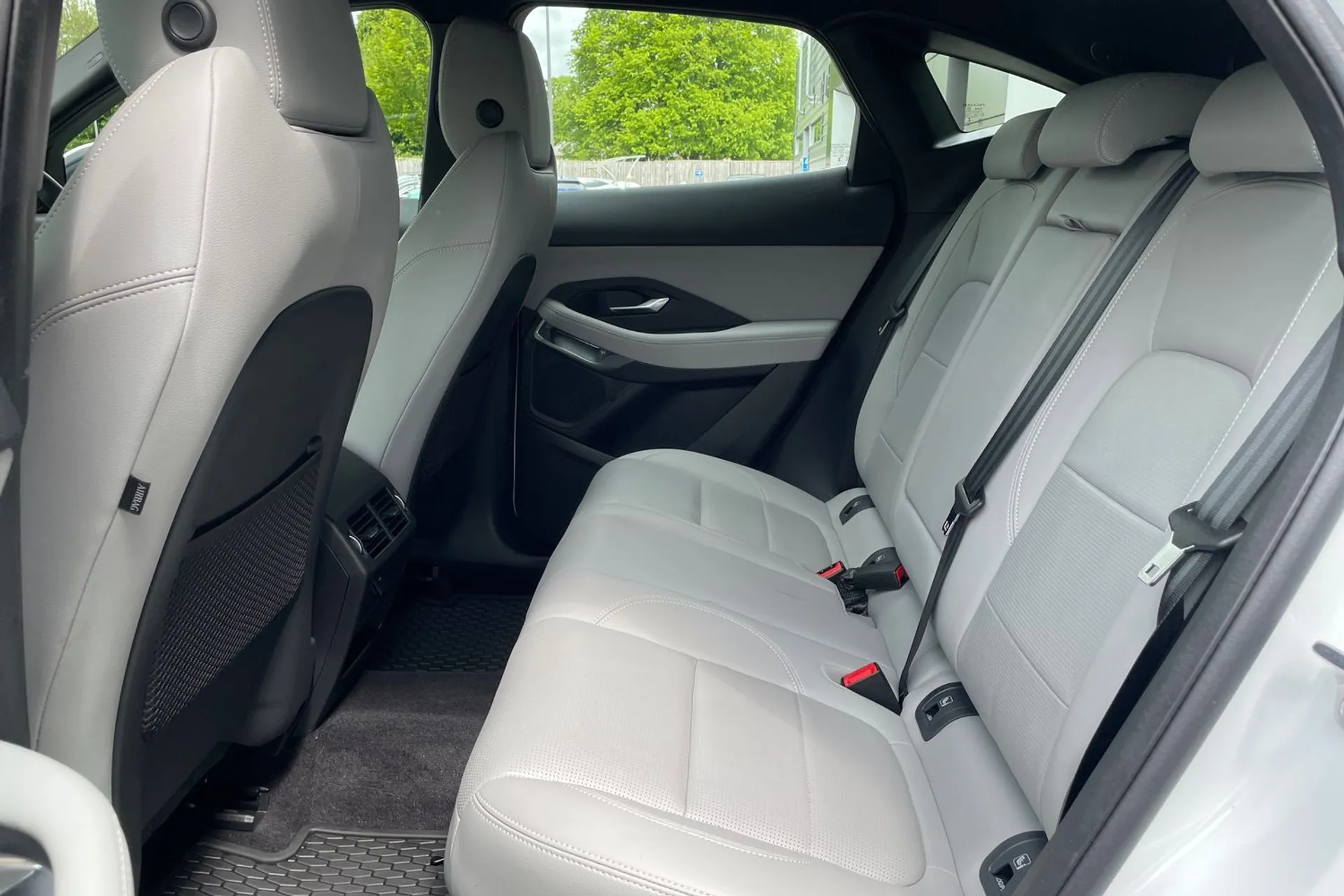 Jaguar E-PACE thumbnail image number 45