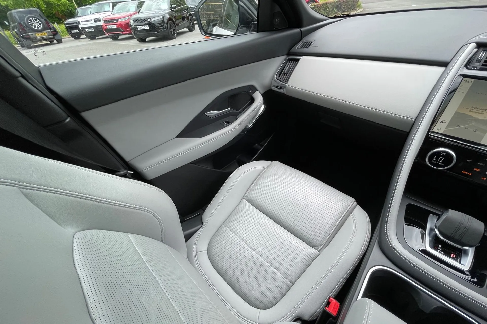 Jaguar E-PACE thumbnail image number 13