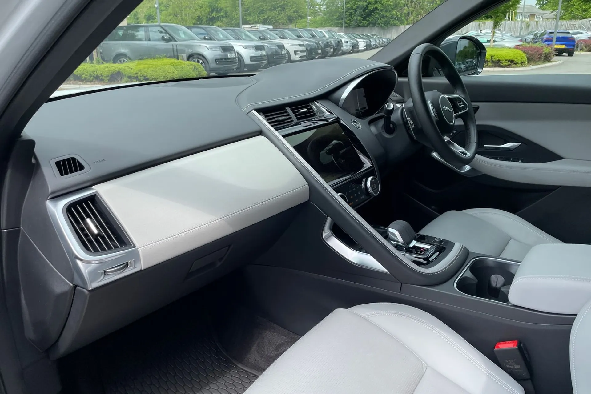 Jaguar E-PACE thumbnail image number 44