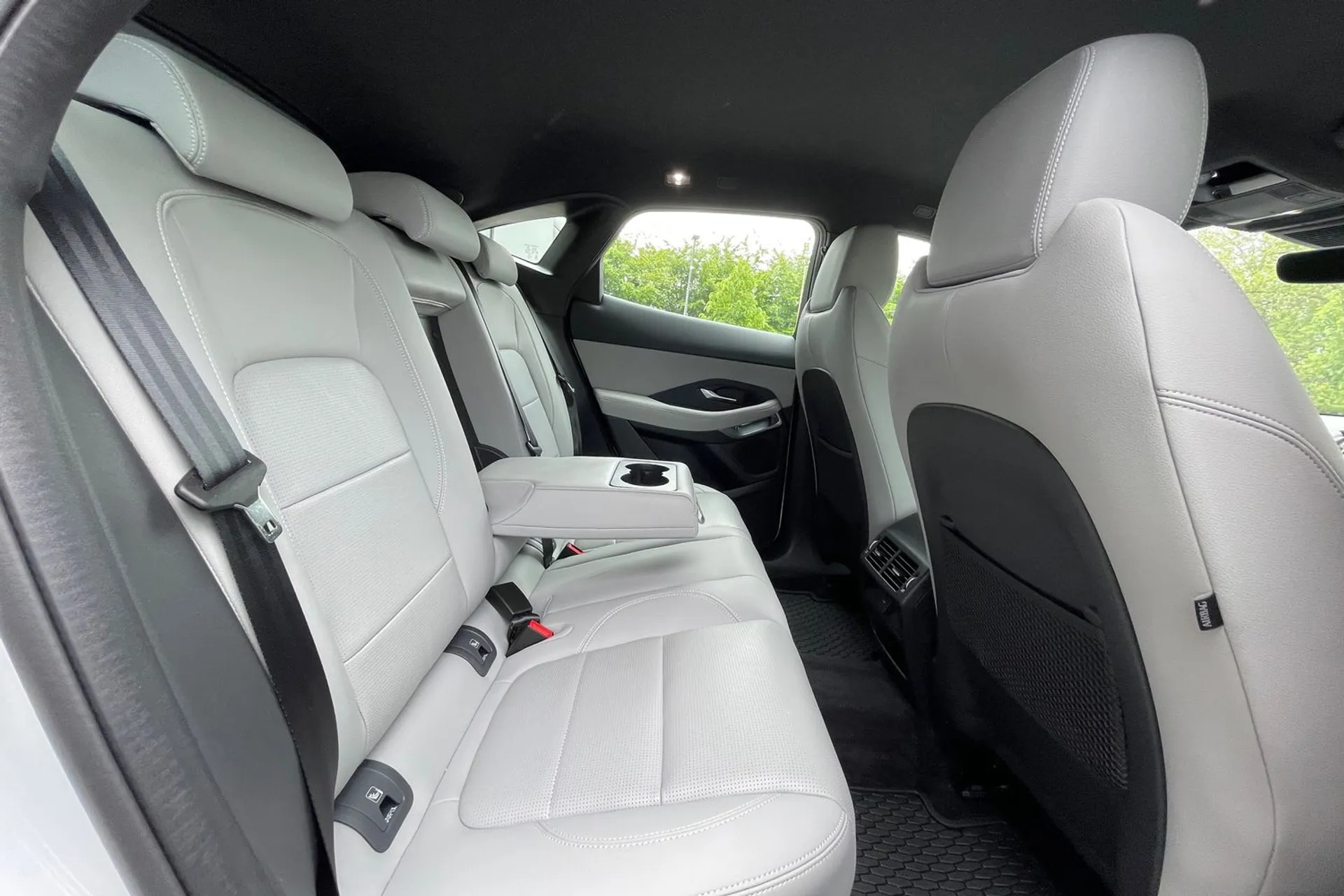 Jaguar E-PACE thumbnail image number 36