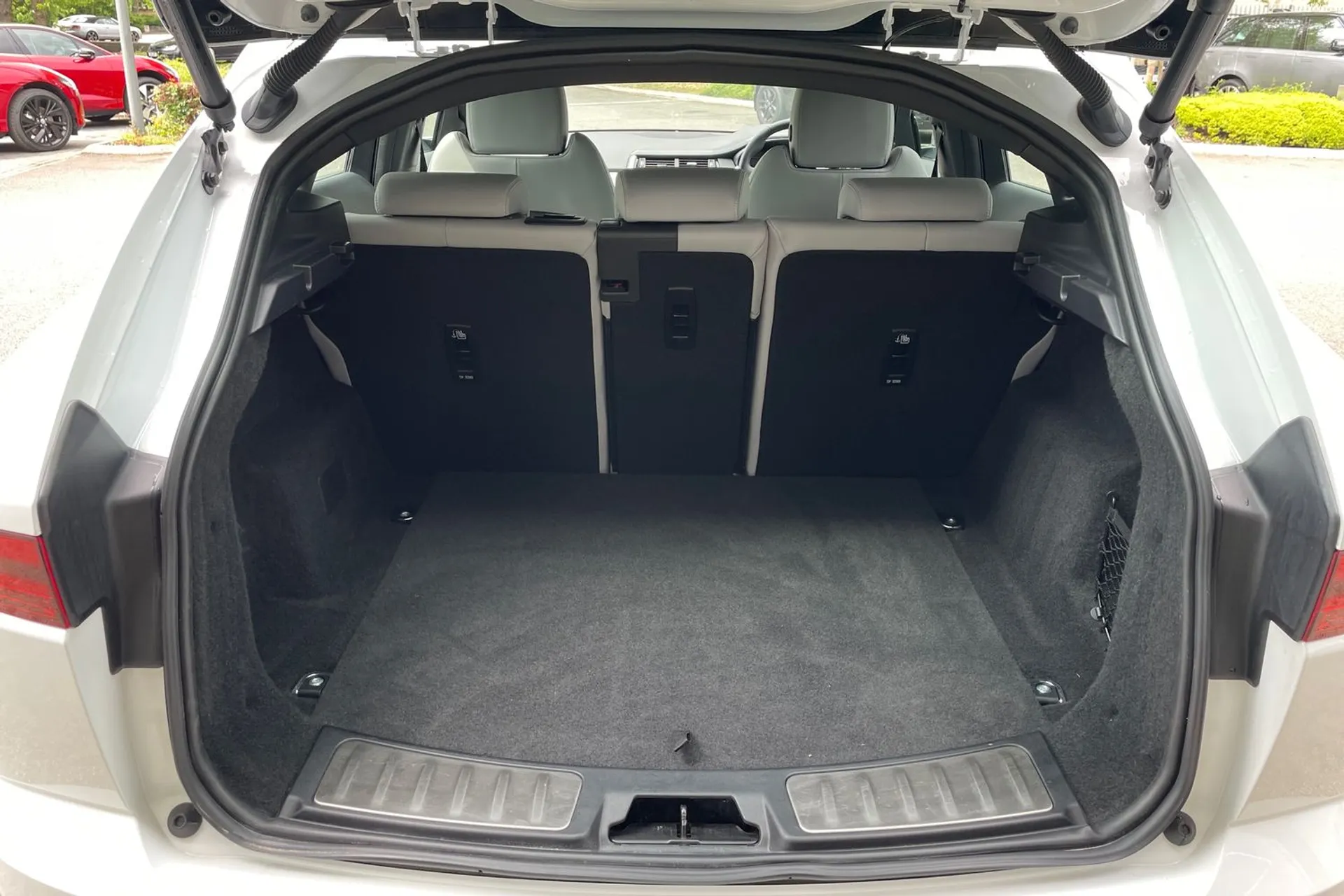 Jaguar E-PACE thumbnail image number 35