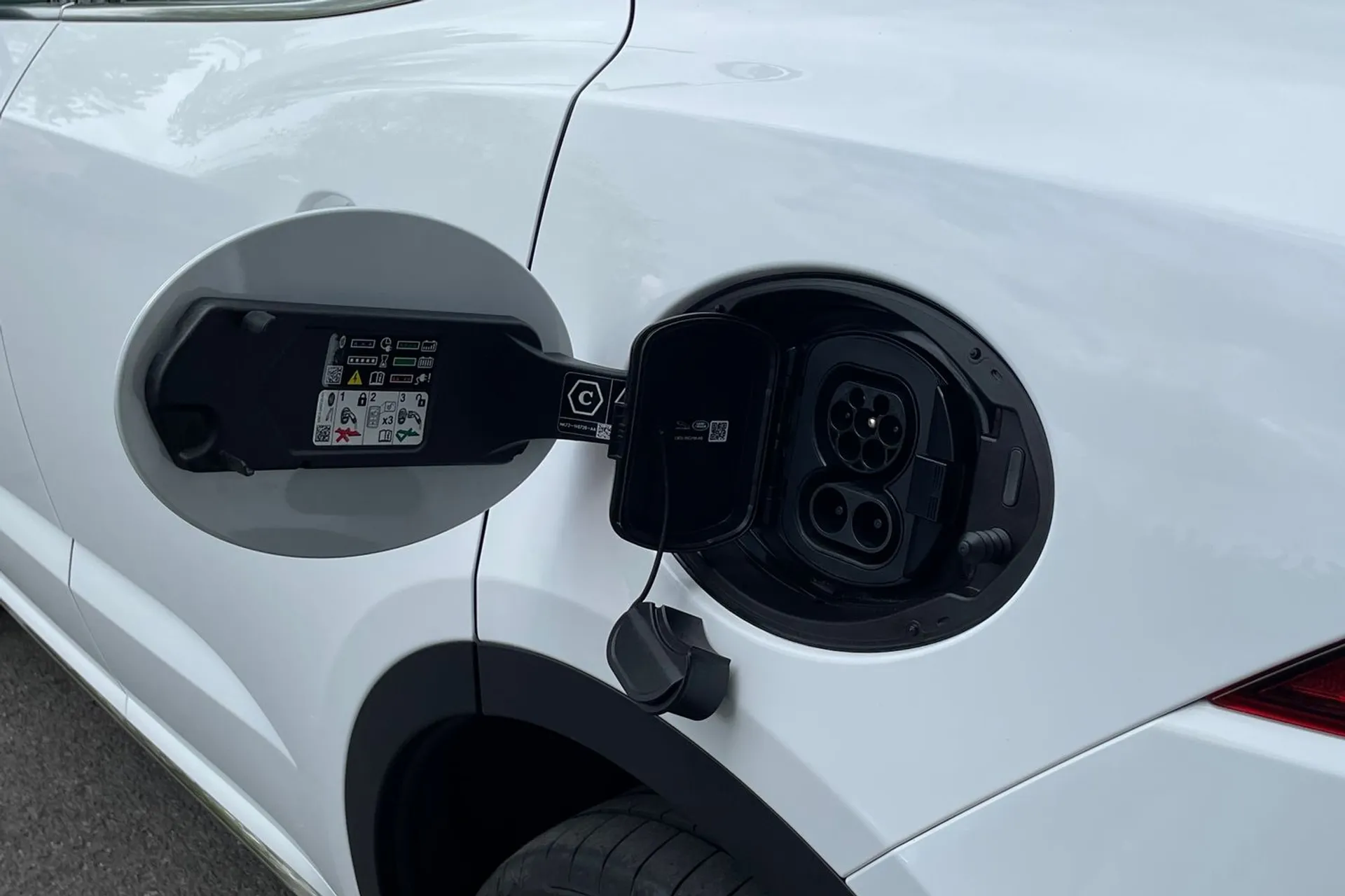 Jaguar E-PACE thumbnail image number 34