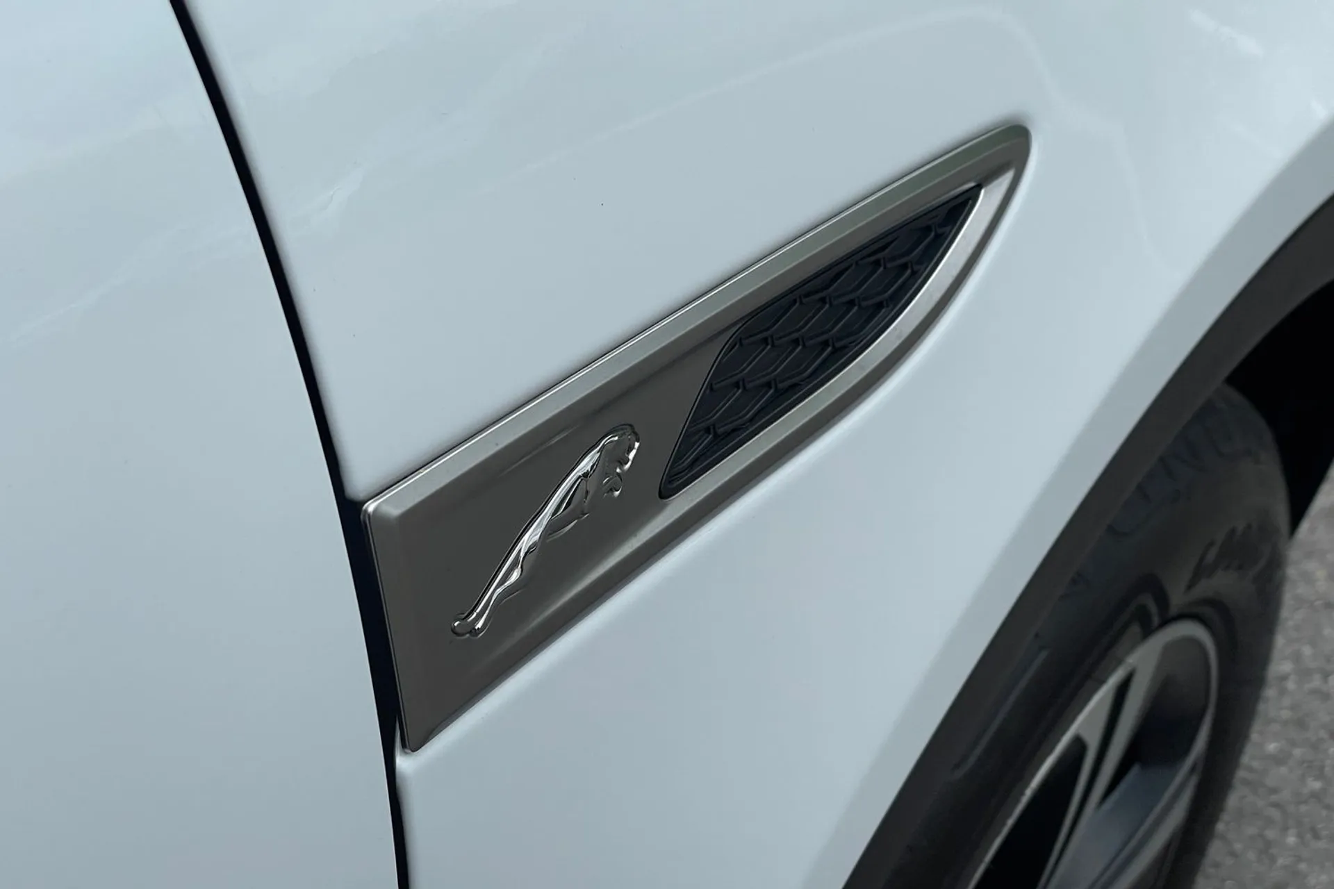 Jaguar E-PACE thumbnail image number 56