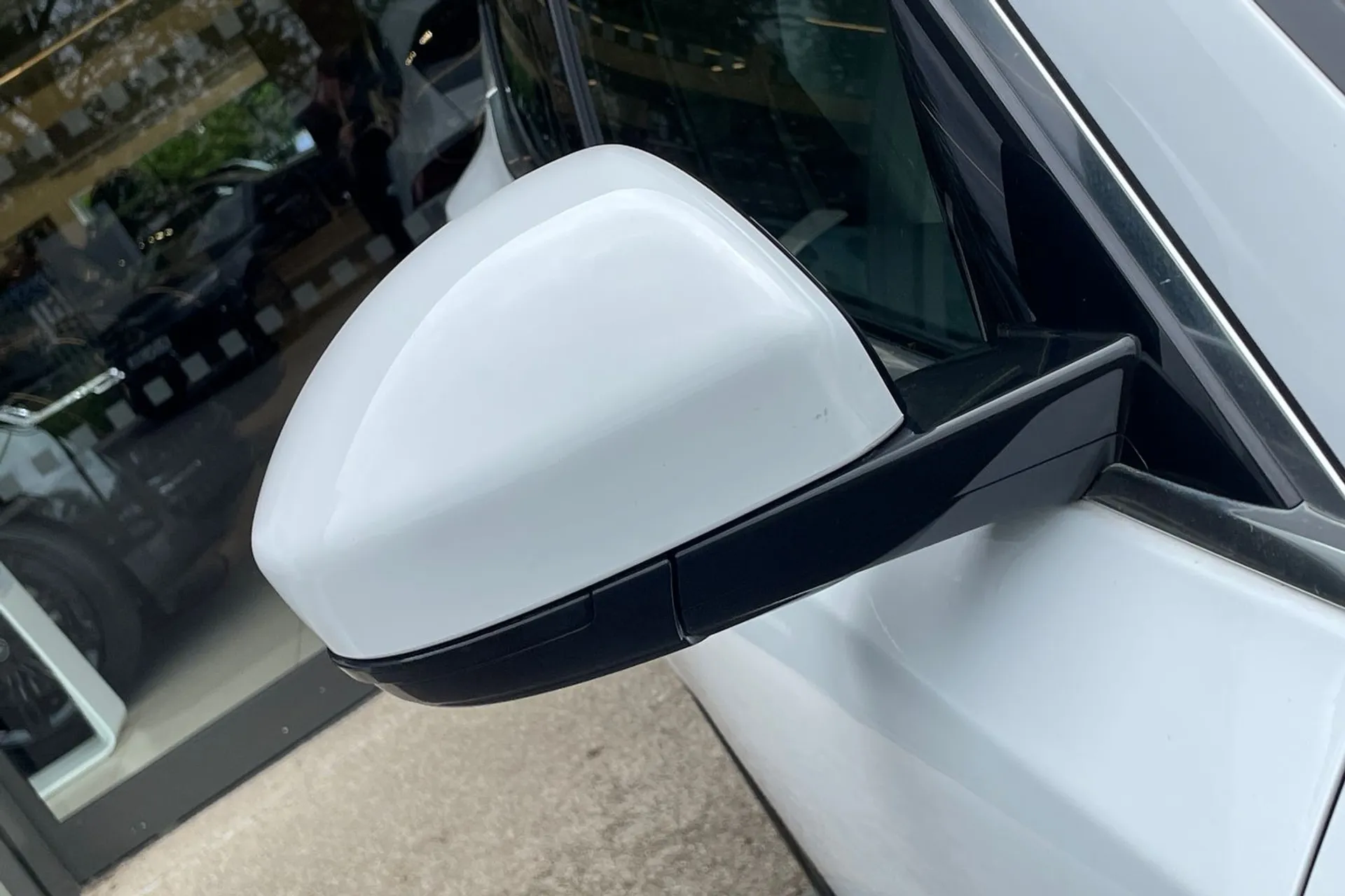 Jaguar E-PACE thumbnail image number 53