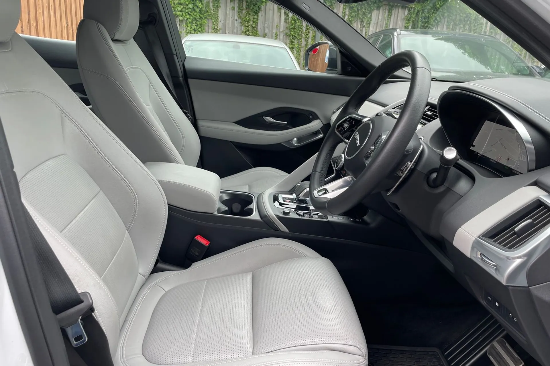 Jaguar E-PACE thumbnail image number 9