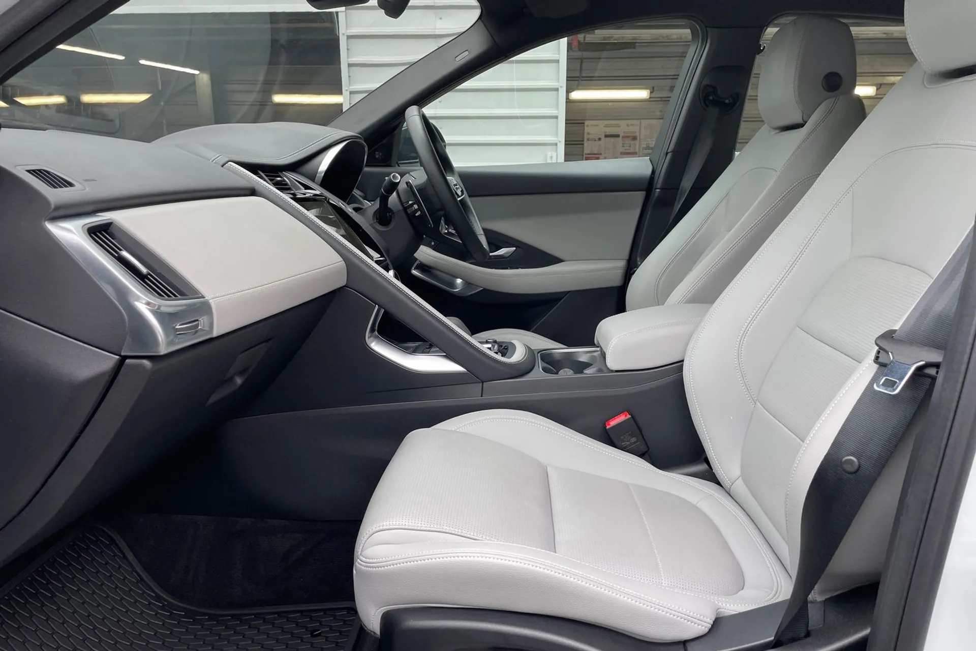 Jaguar E-PACE thumbnail image number 10