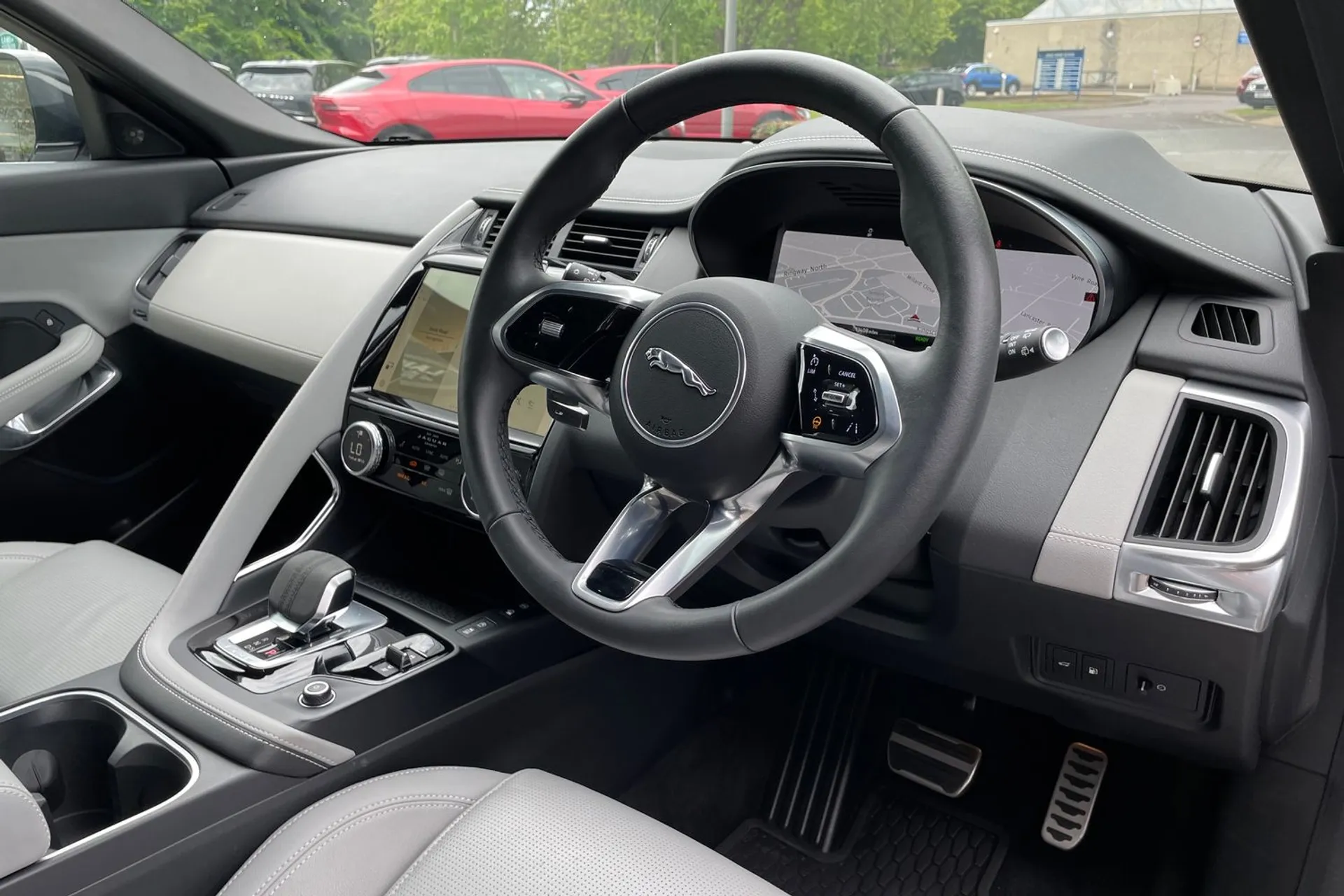 Jaguar E-PACE thumbnail image number 28