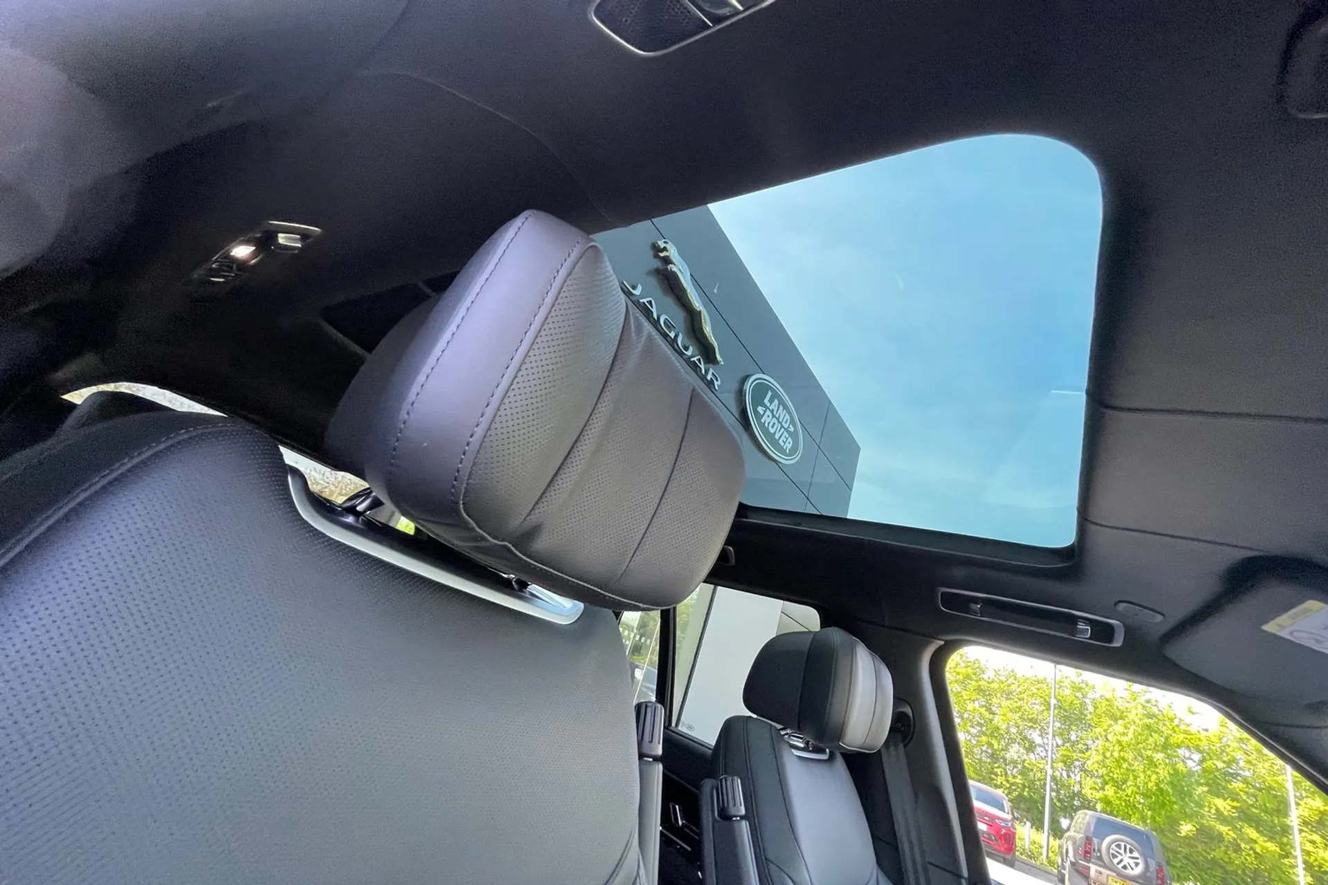 LAND ROVER RANGE ROVER thumbnail image number 36