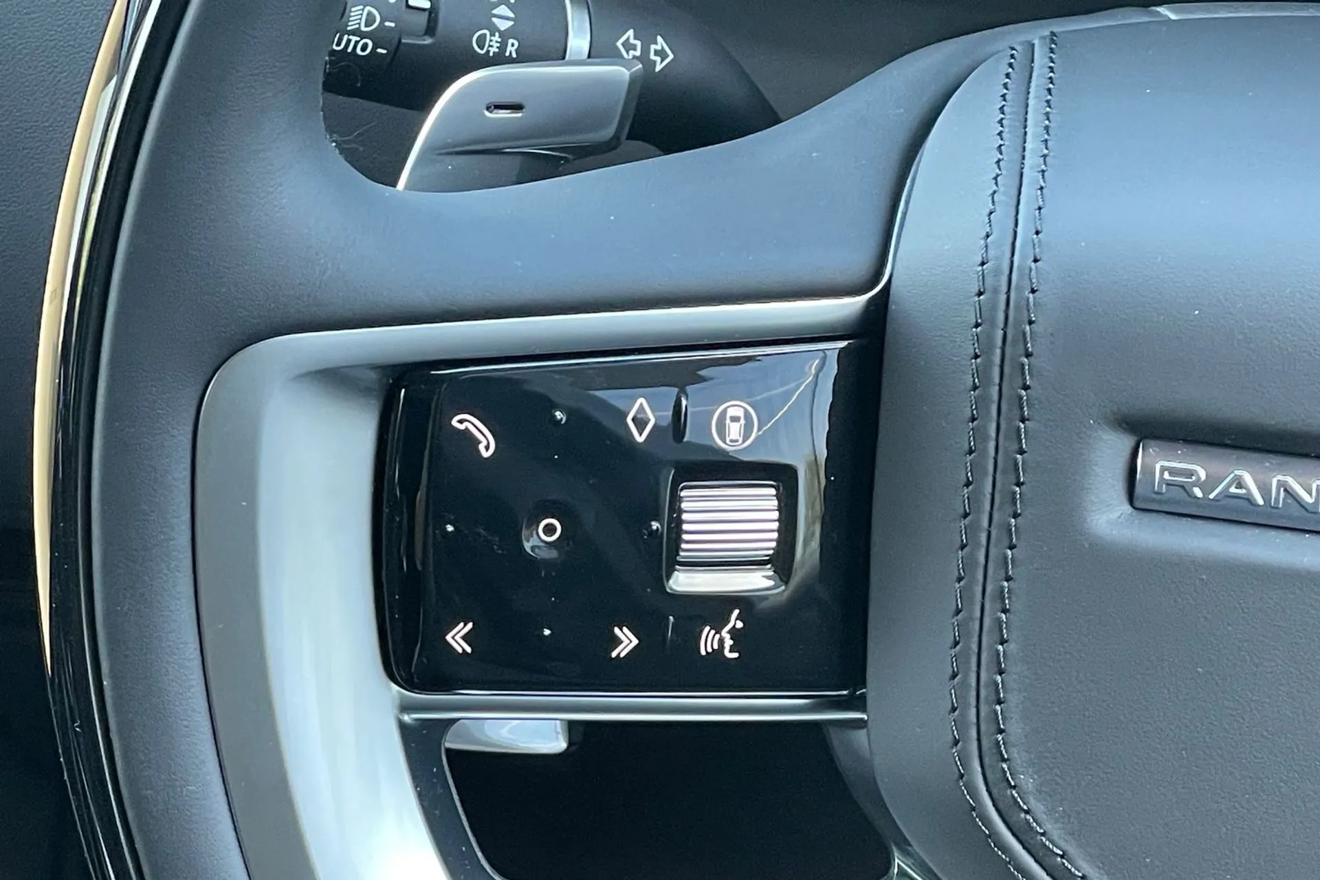 LAND ROVER RANGE ROVER thumbnail image number 23