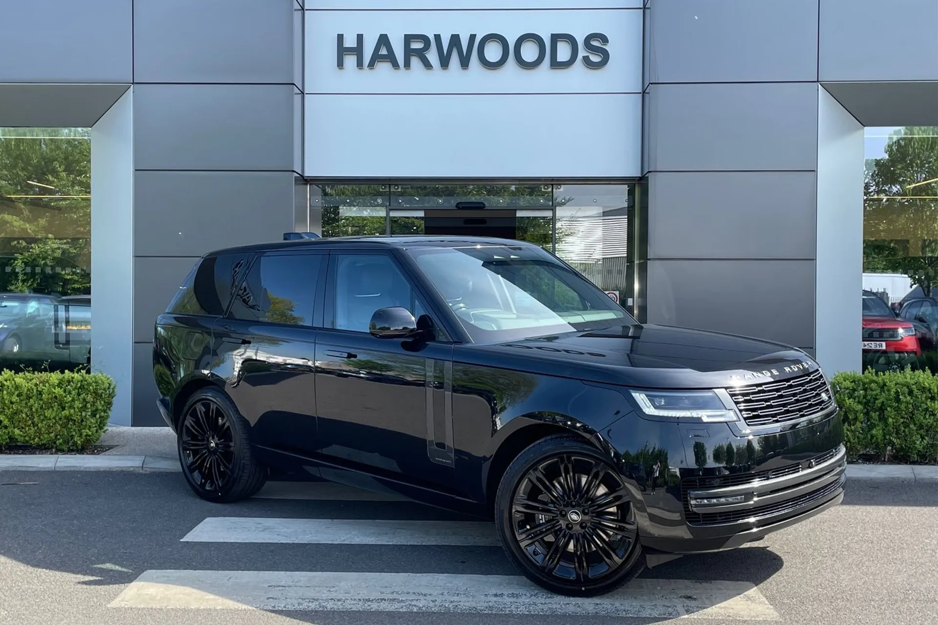 LAND ROVER RANGE ROVER focused image