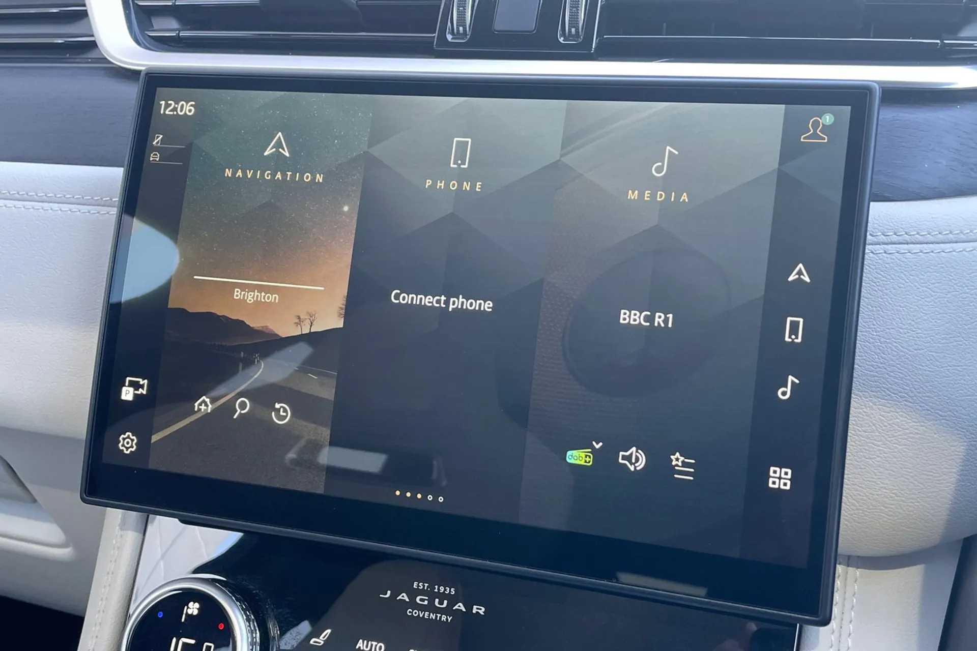 Jaguar F-PACE thumbnail image number 57