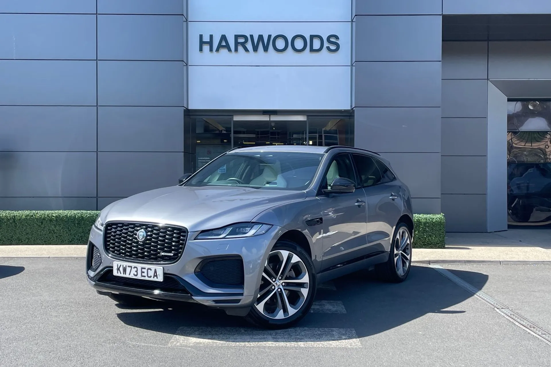 Jaguar F-PACE thumbnail image number 13