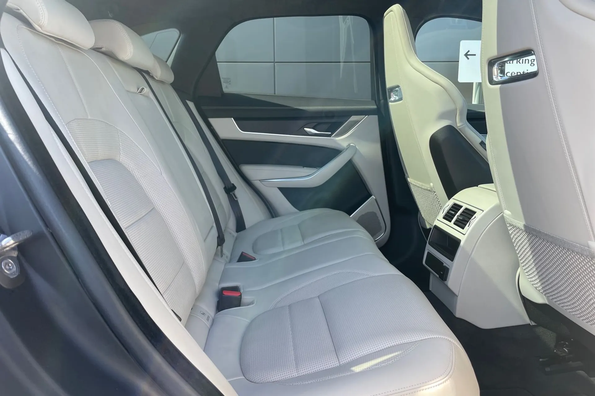Jaguar F-PACE thumbnail image number 21