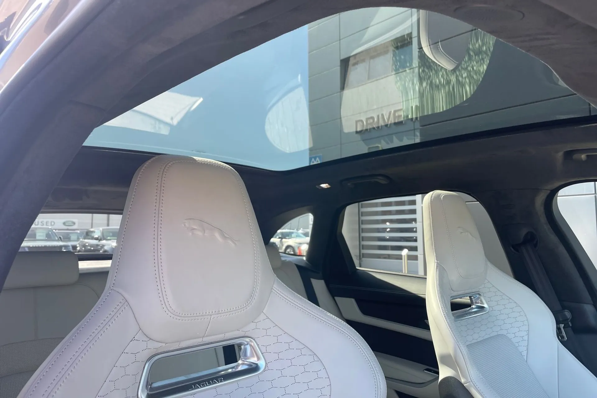 Jaguar F-PACE thumbnail image number 8