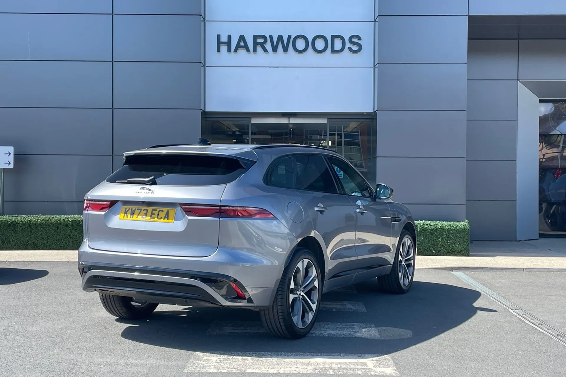 Jaguar F-PACE thumbnail image number 6