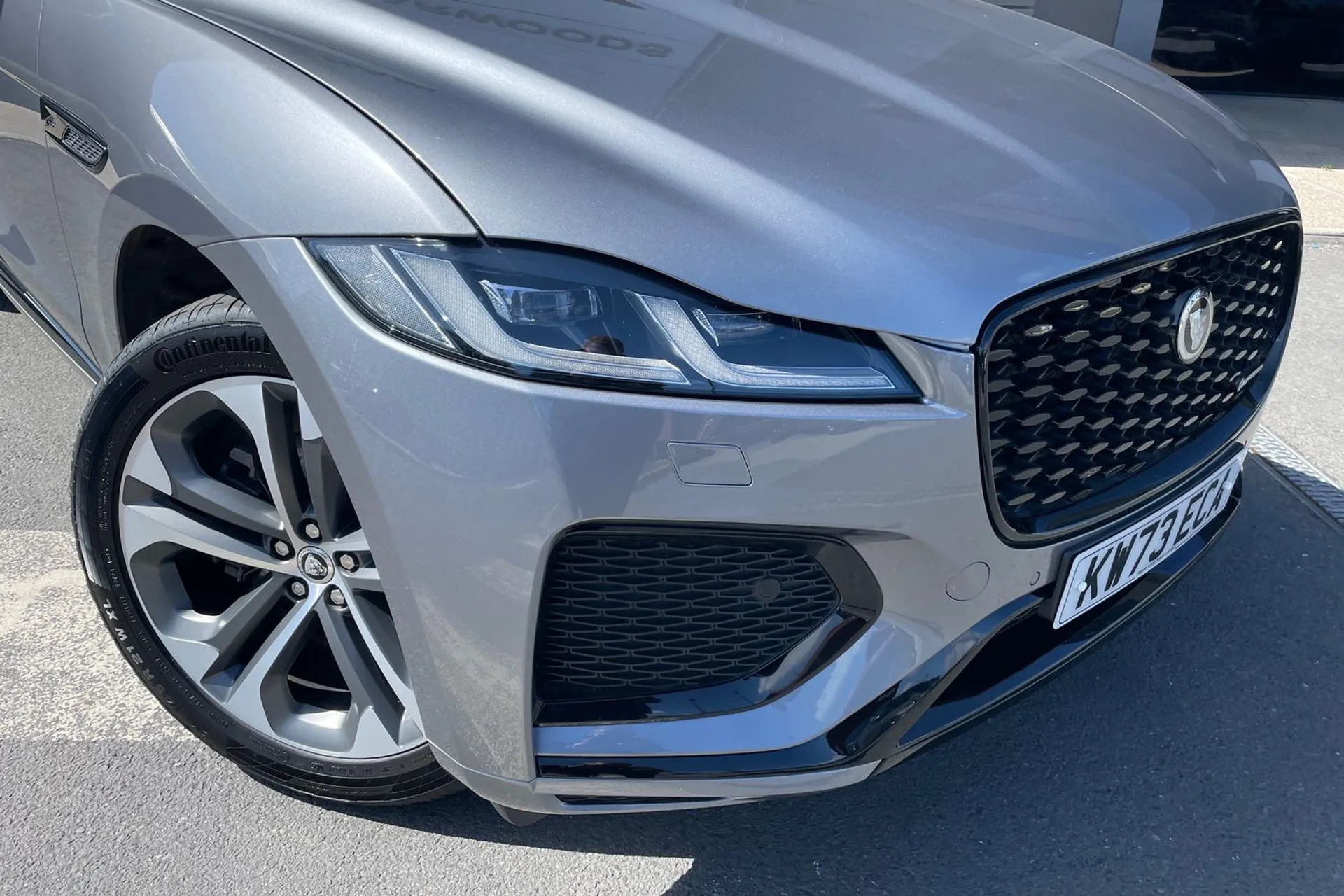 Jaguar F-PACE thumbnail image number 17
