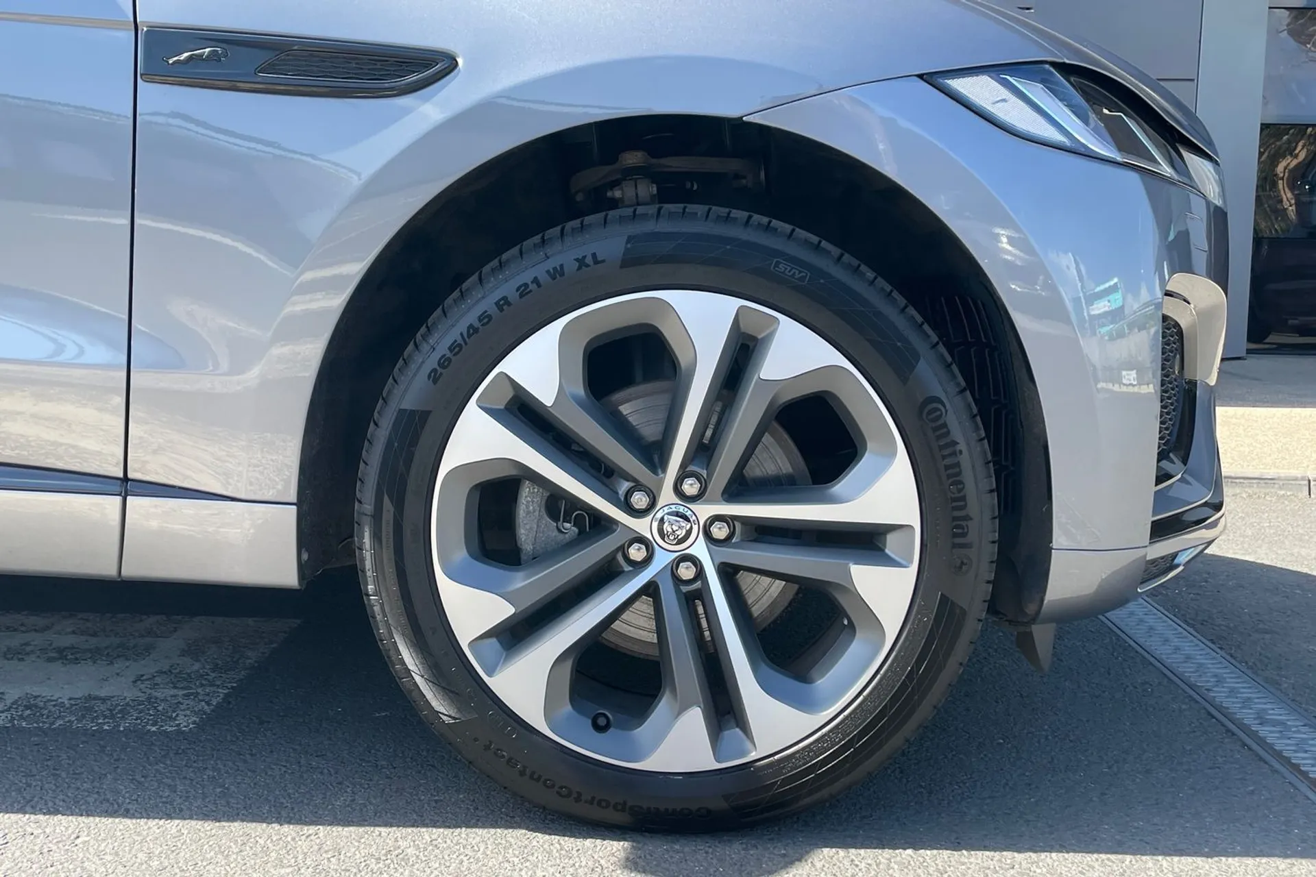 Jaguar F-PACE thumbnail image number 16