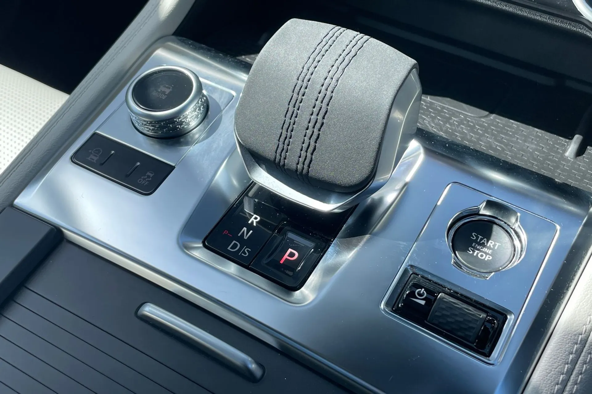 Jaguar F-PACE thumbnail image number 29