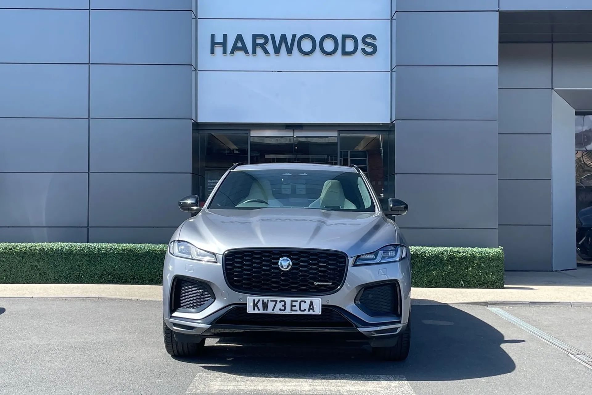 Jaguar F-PACE thumbnail image number 15