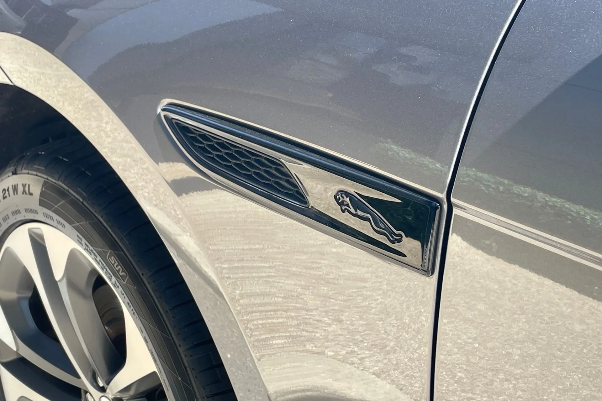 Jaguar F-PACE thumbnail image number 27