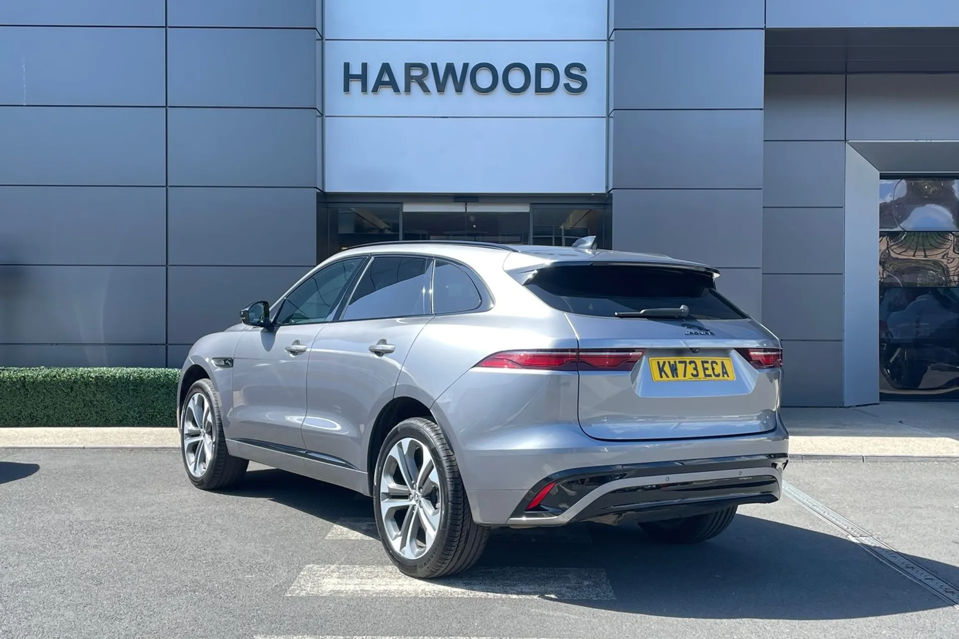 Jaguar F-PACE thumbnail image number 9