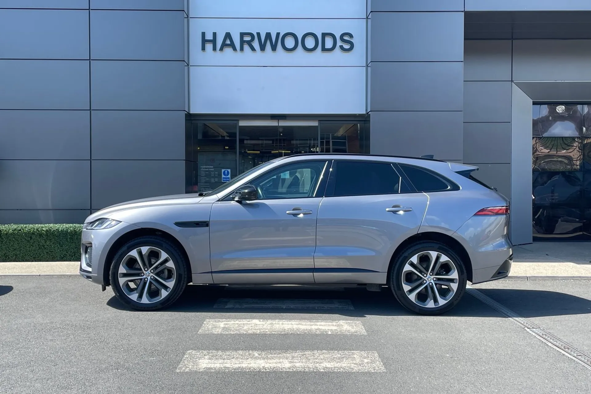 Jaguar F-PACE thumbnail image number 10