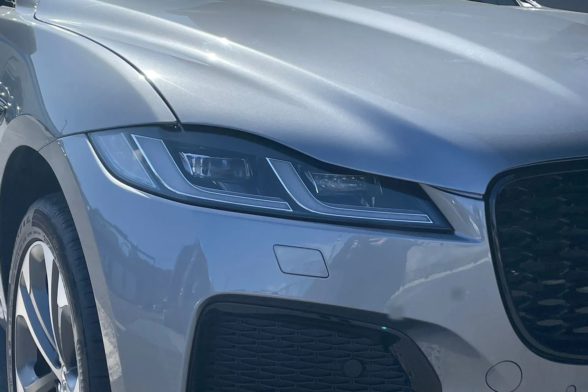 Jaguar F-PACE thumbnail image number 28