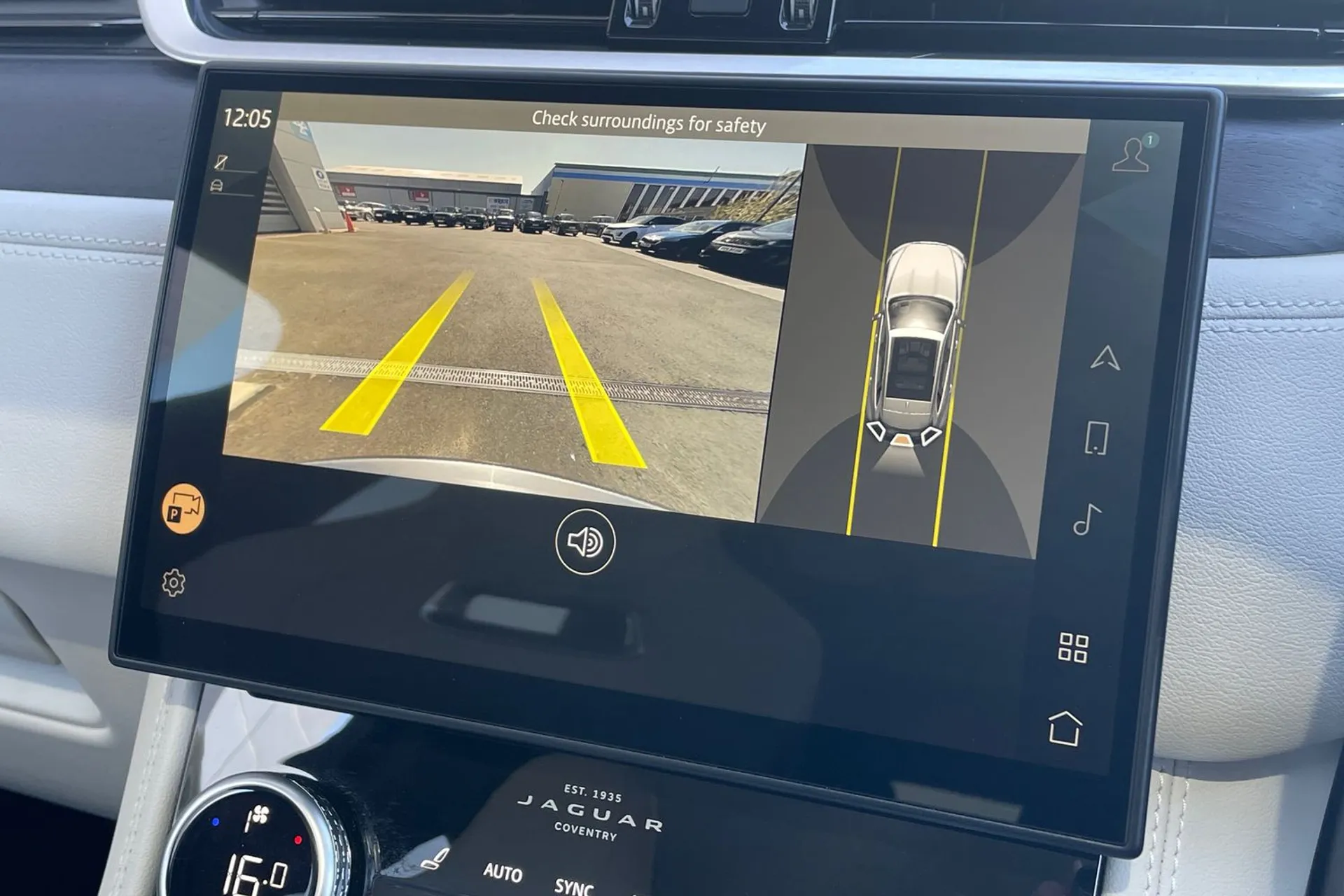 Jaguar F-PACE thumbnail image number 3