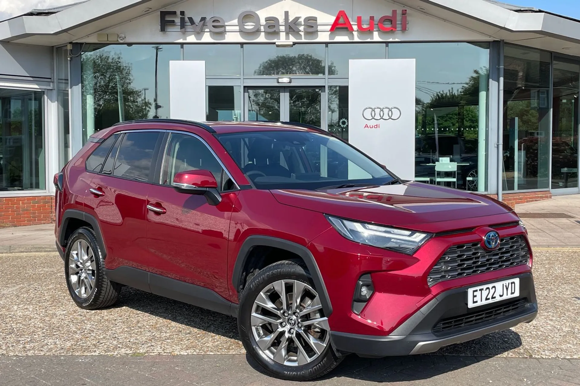 TOYOTA RAV4 focused image