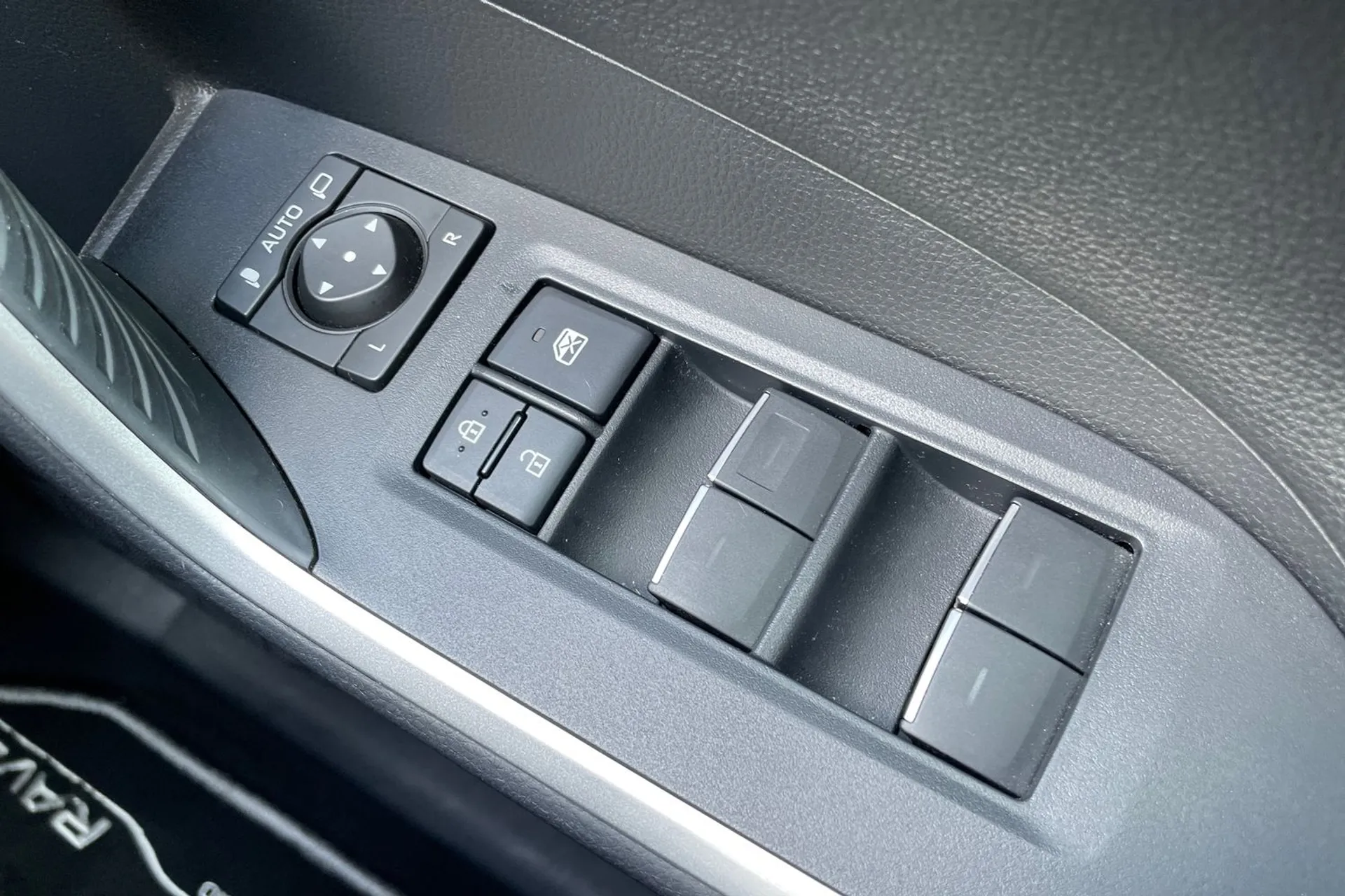 TOYOTA RAV4 thumbnail image number 13