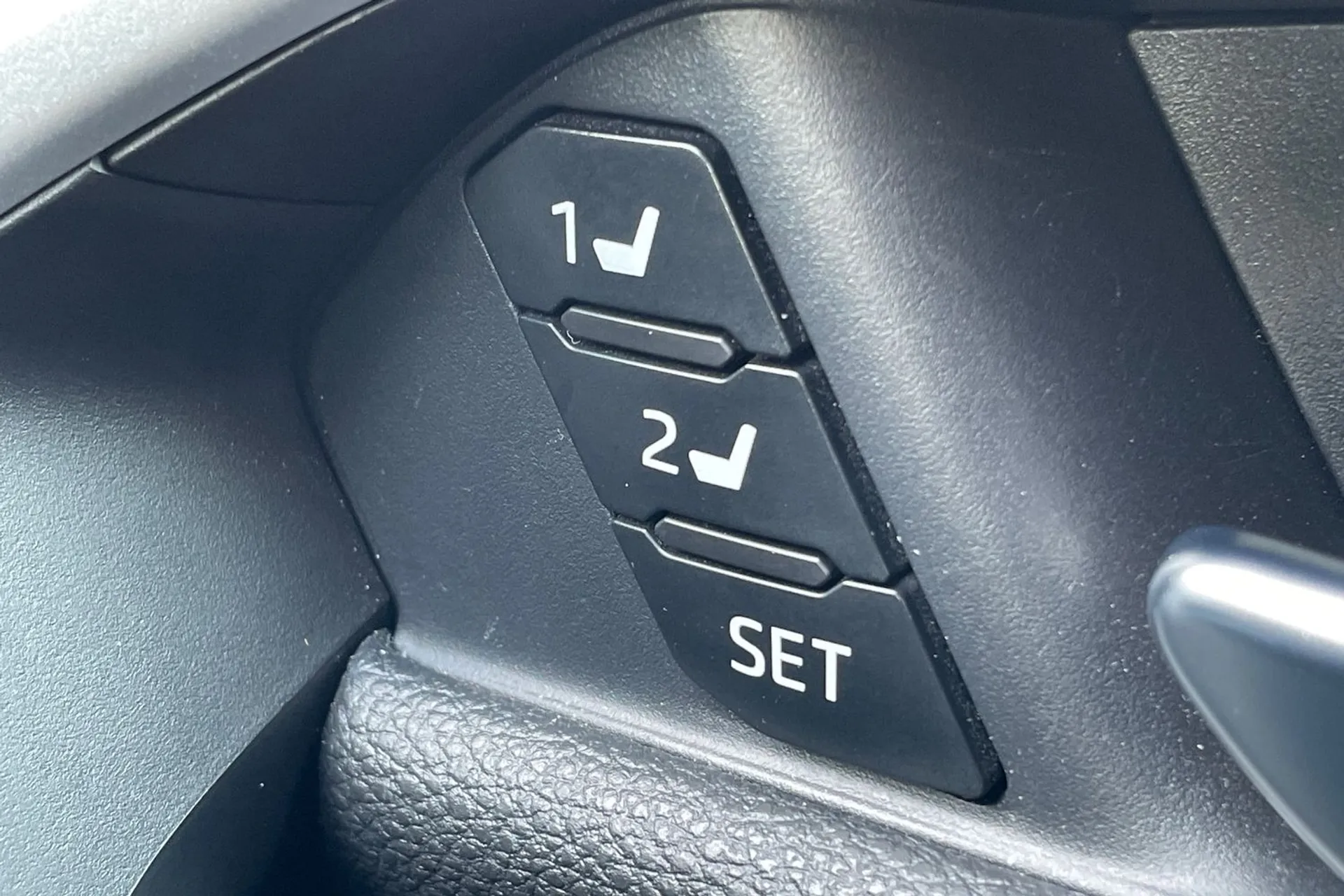 TOYOTA RAV4 thumbnail image number 14