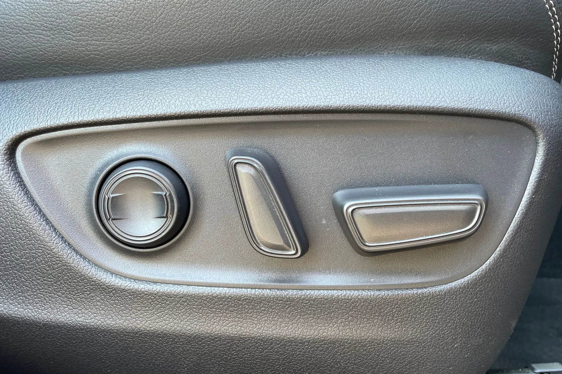 TOYOTA RAV4 thumbnail image number 25