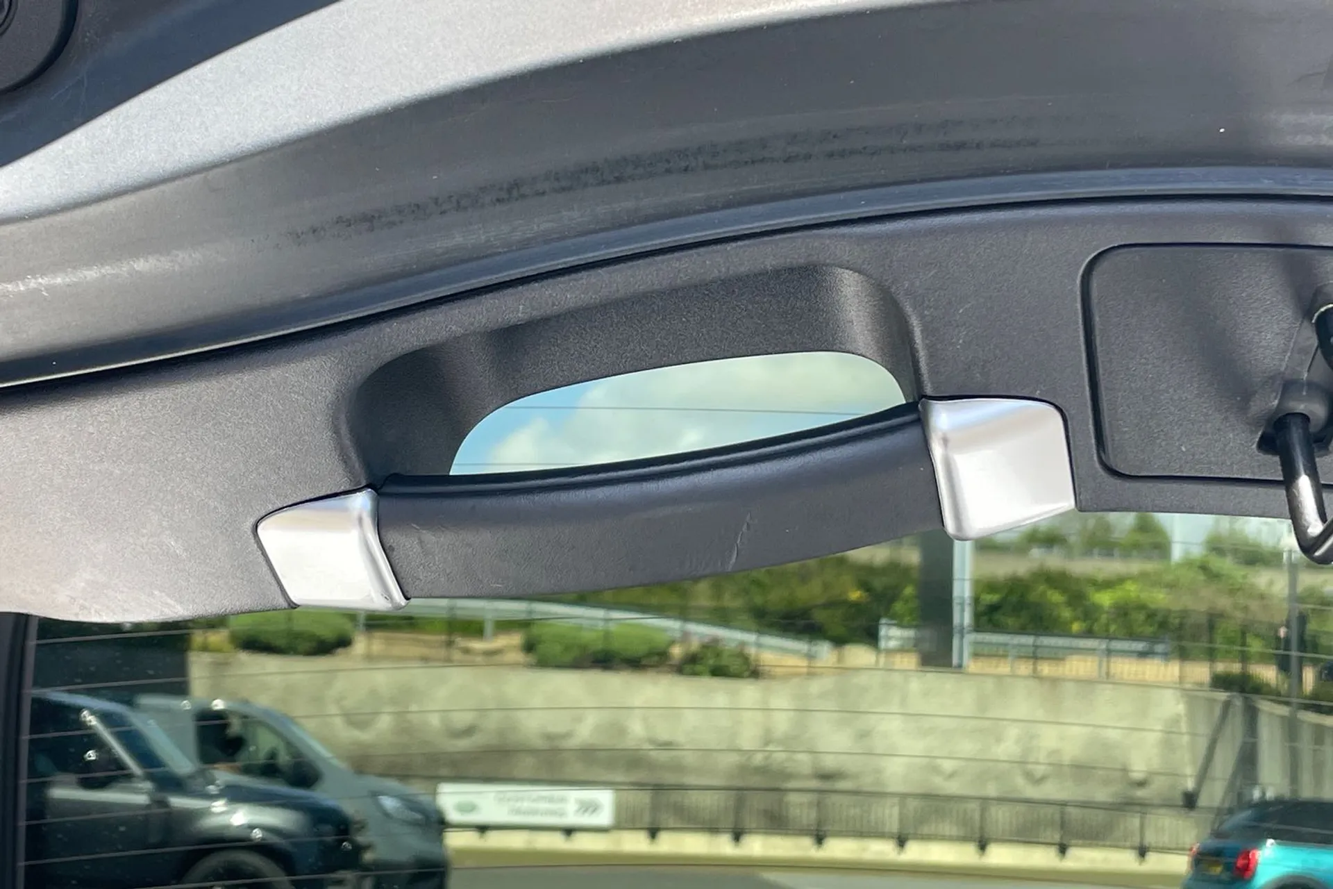 Jaguar F-TYPE thumbnail image number 26