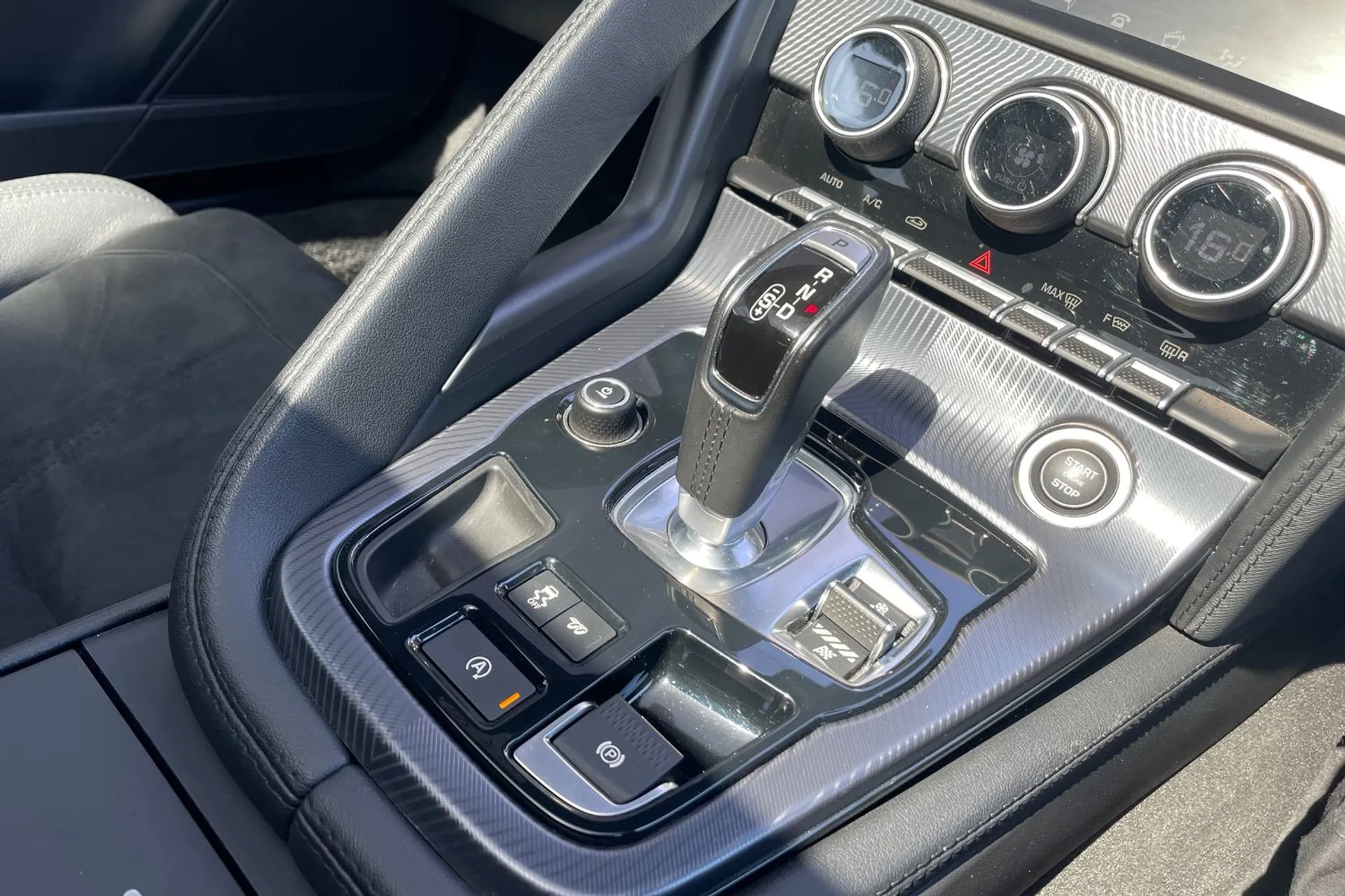 Jaguar F-TYPE thumbnail image number 48