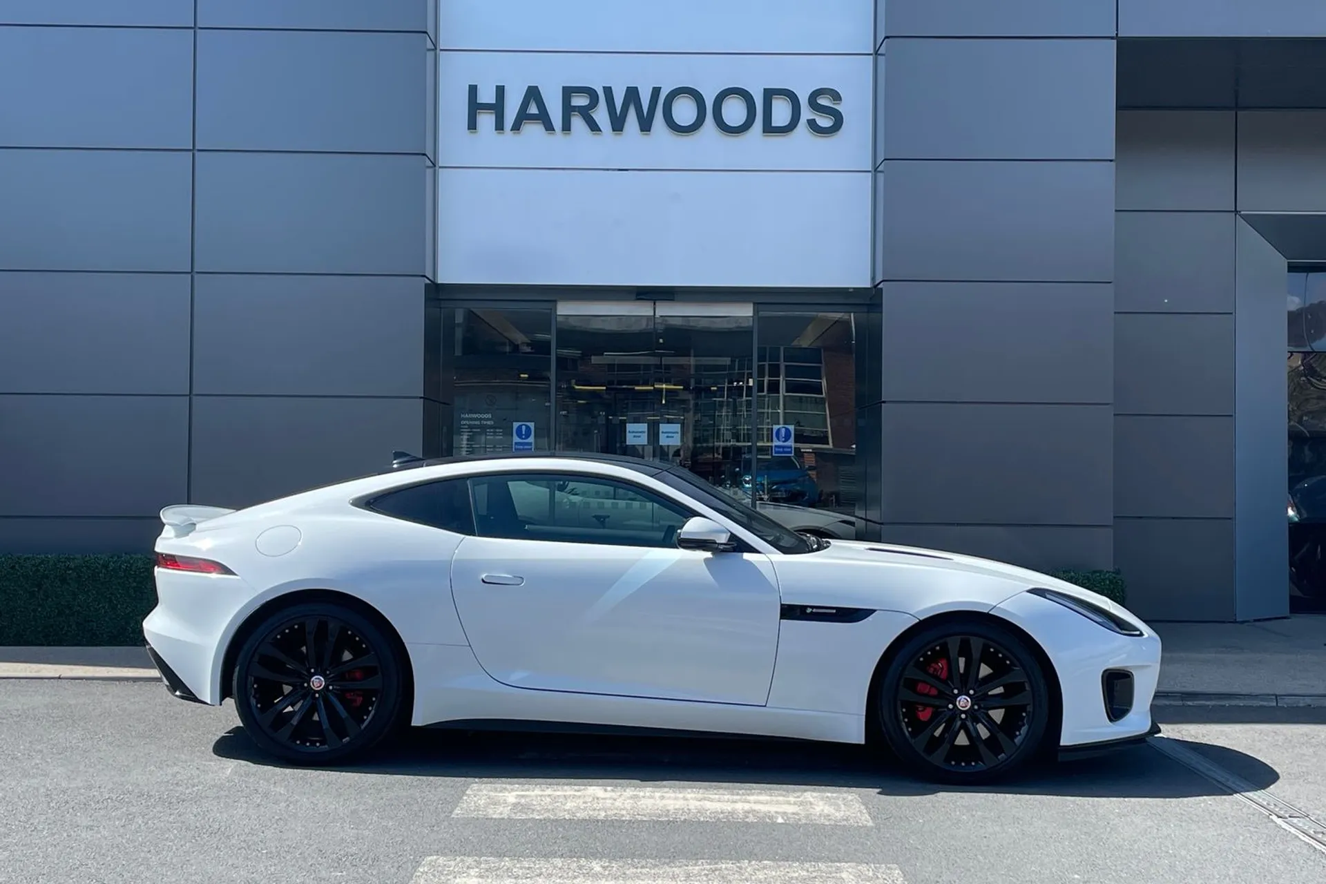 Jaguar F-TYPE thumbnail image number 2