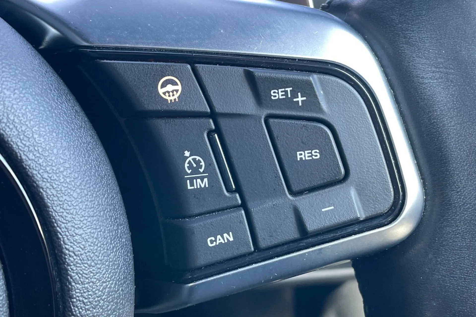 Jaguar F-TYPE thumbnail image number 44