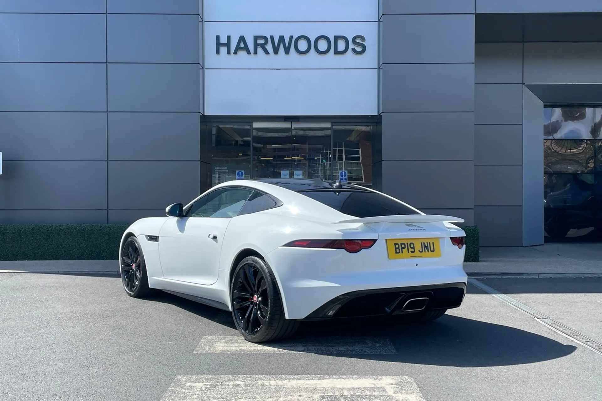 Jaguar F-TYPE thumbnail image number 8