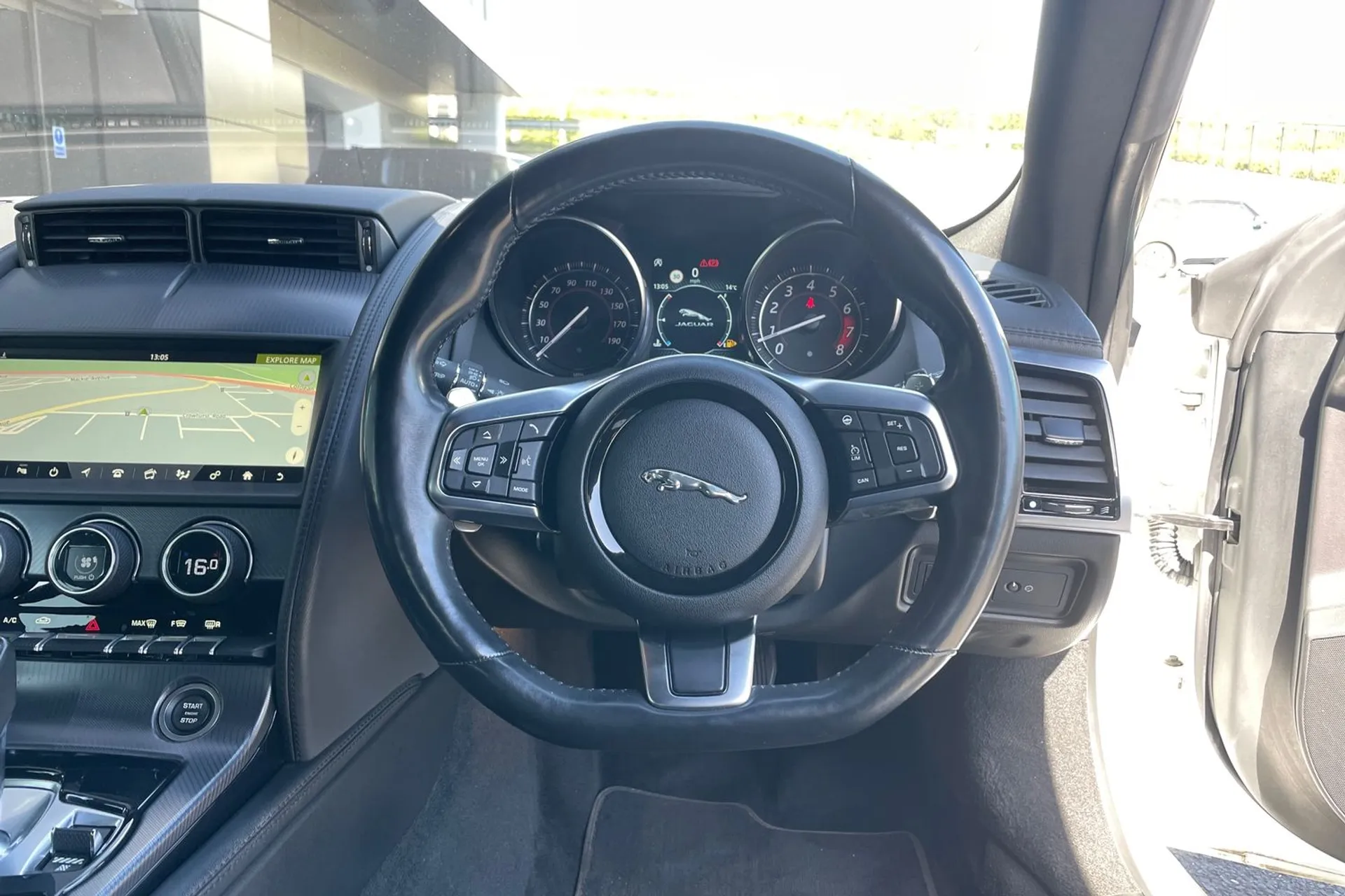 Jaguar F-TYPE thumbnail image number 39