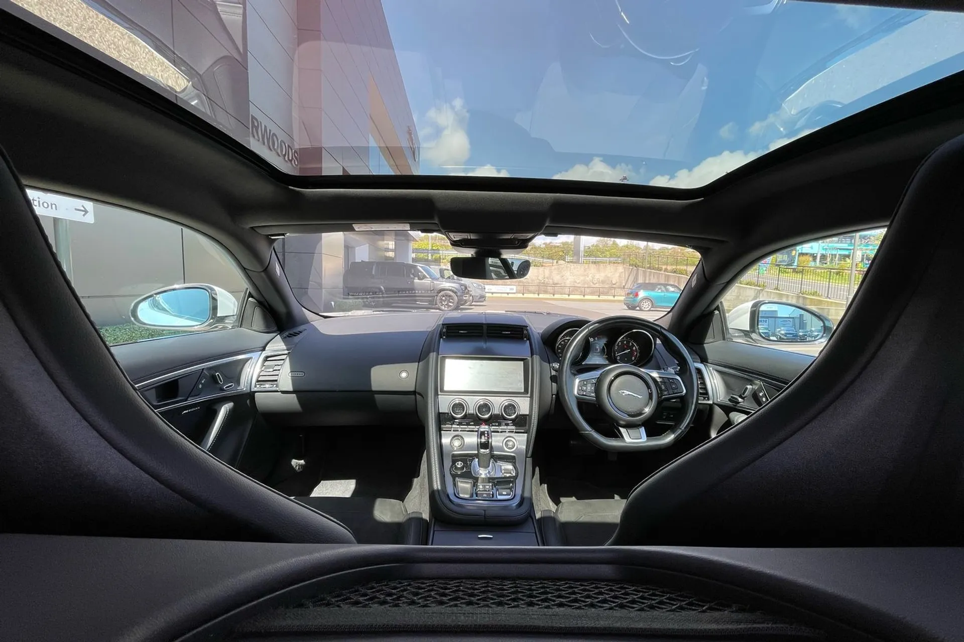 Jaguar F-TYPE thumbnail image number 4