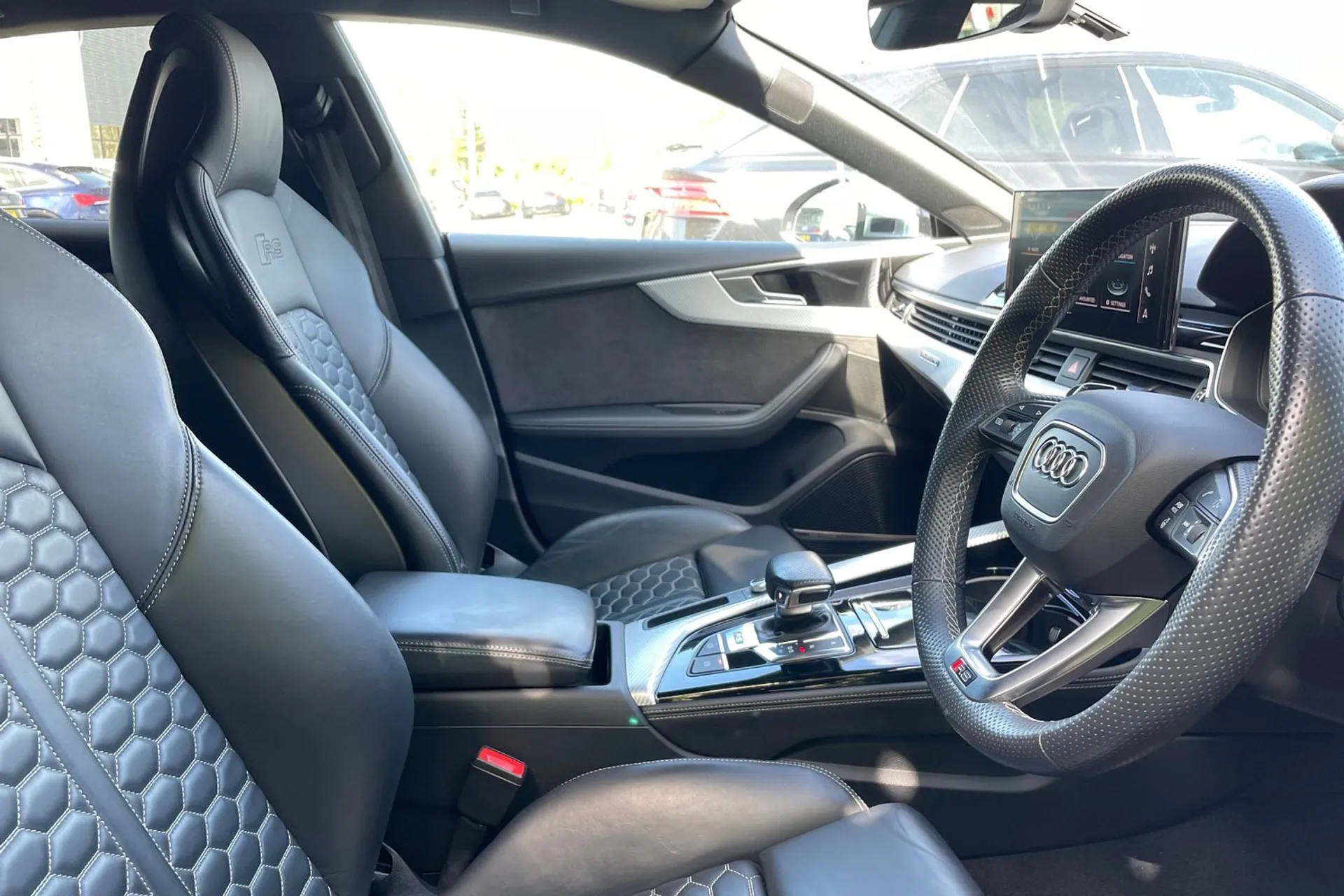 Audi RS5 thumbnail image number 25