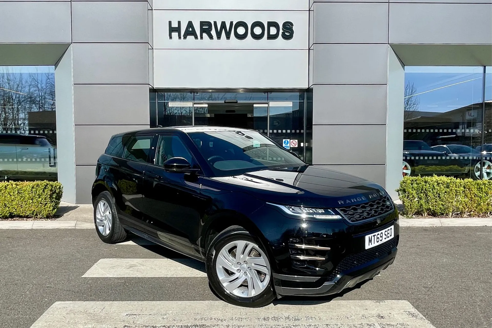 LAND ROVER RANGE ROVER EVOQUE focused image