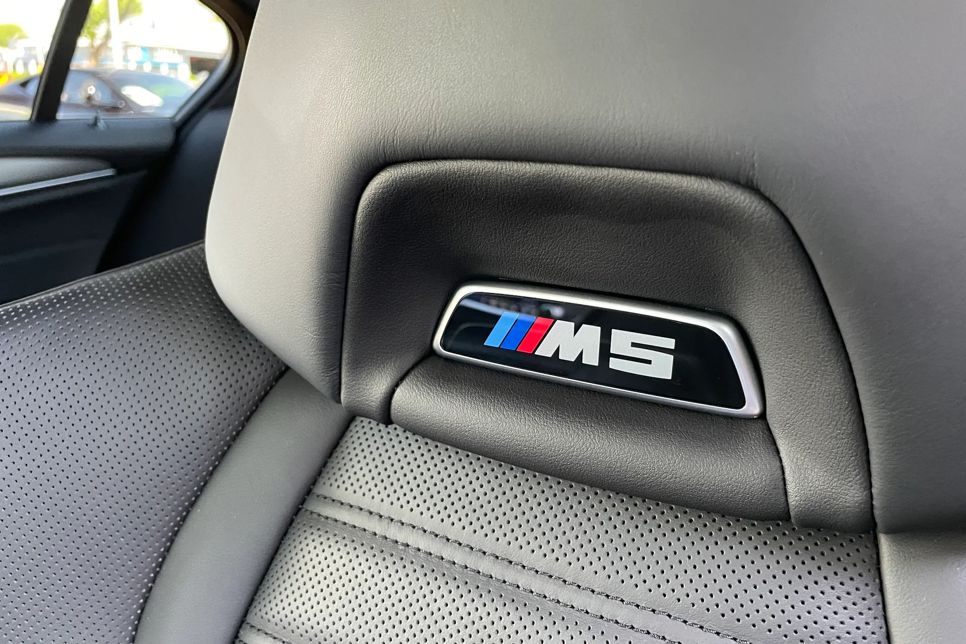 BMW M5 thumbnail image number 38