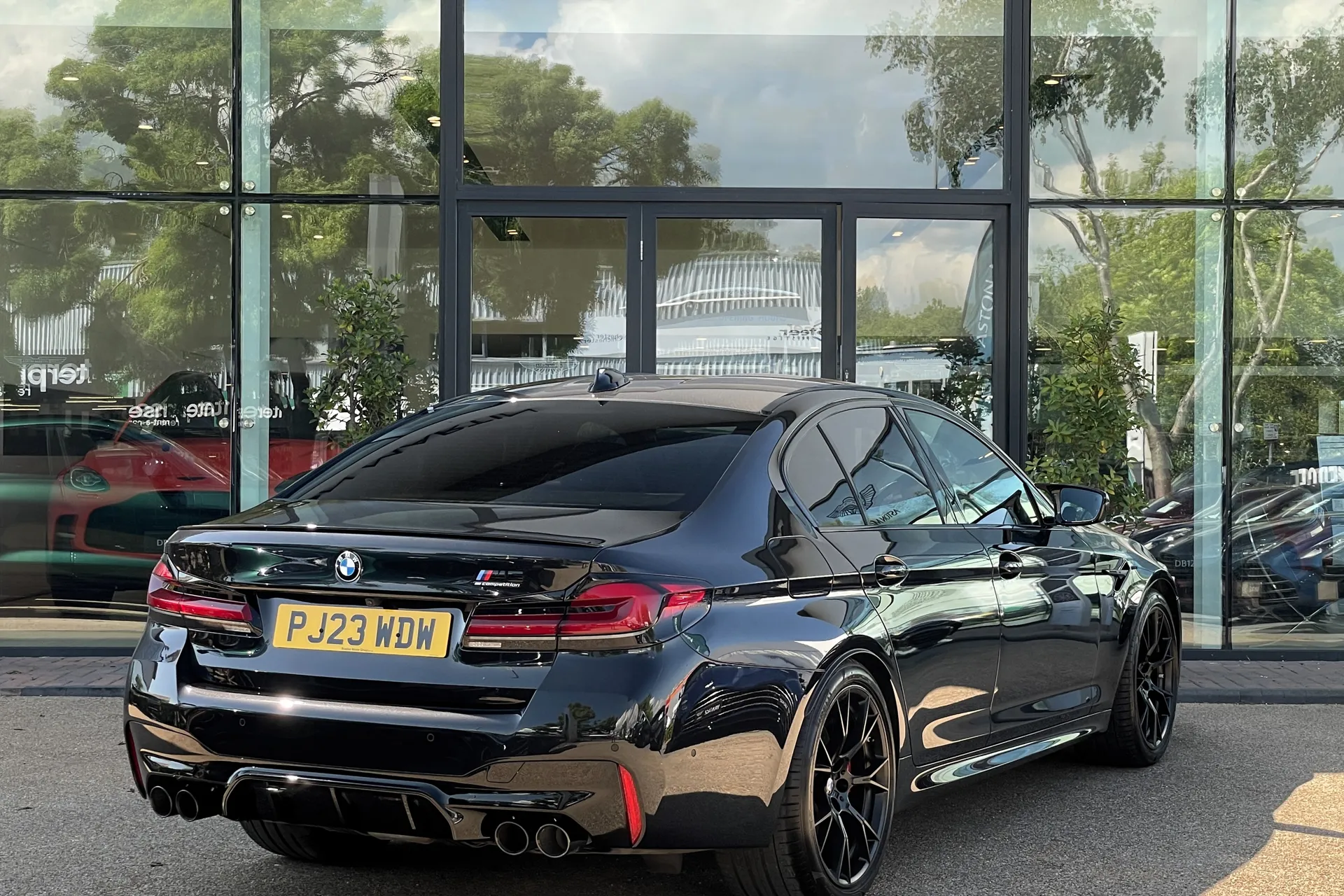 BMW M5 thumbnail image number 24