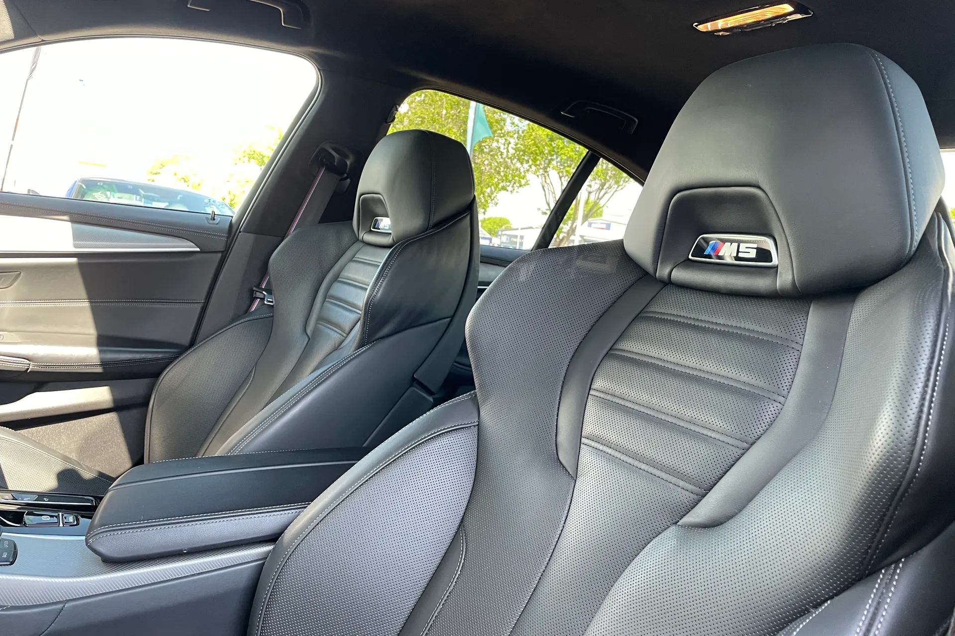 BMW M5 thumbnail image number 39