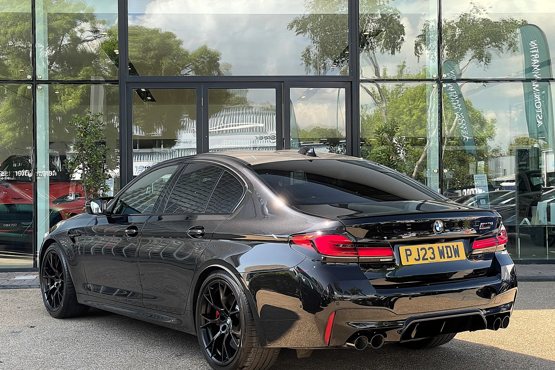 BMW M5 thumbnail image number 22