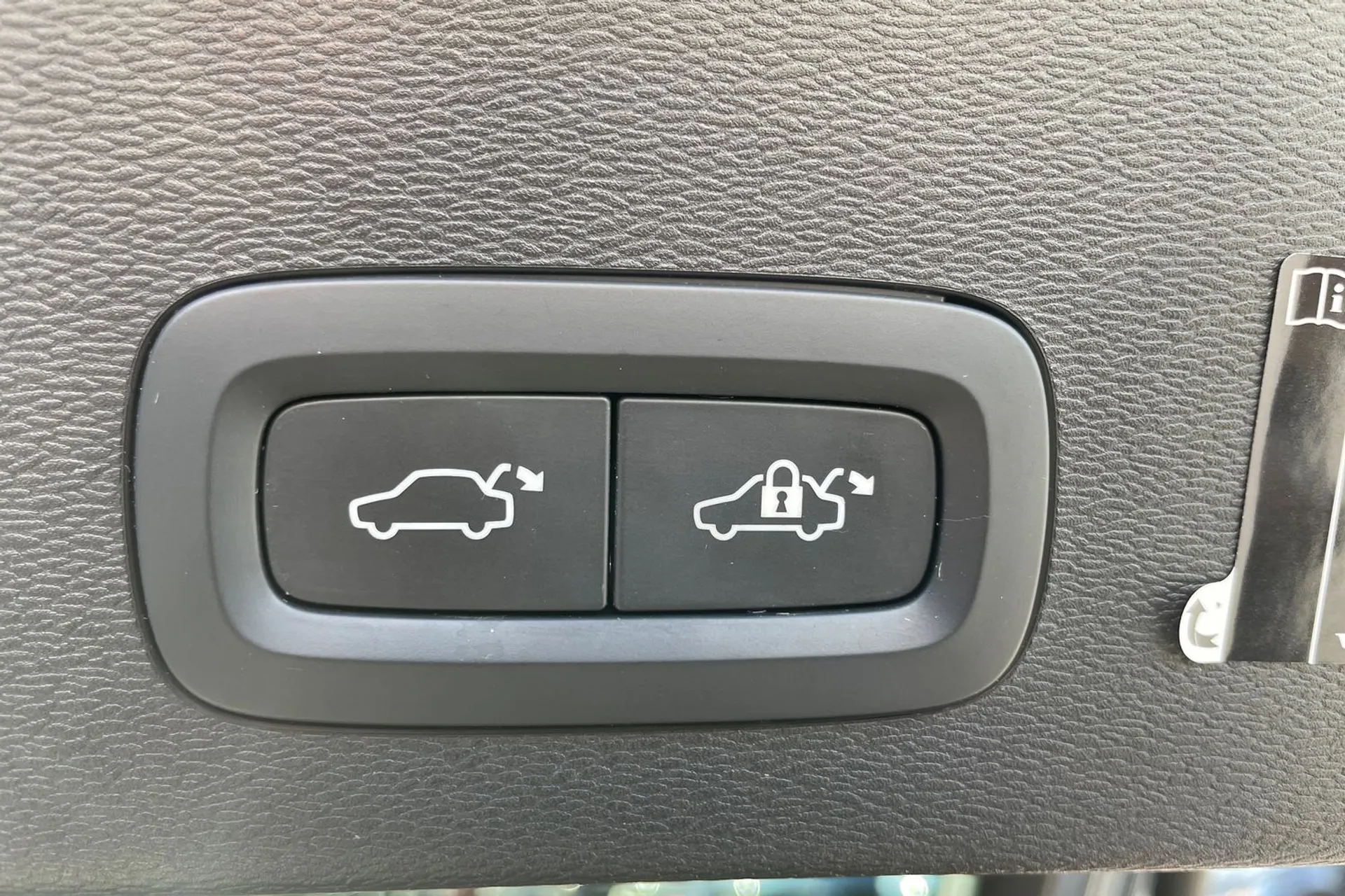 Volvo C40 thumbnail image number 20