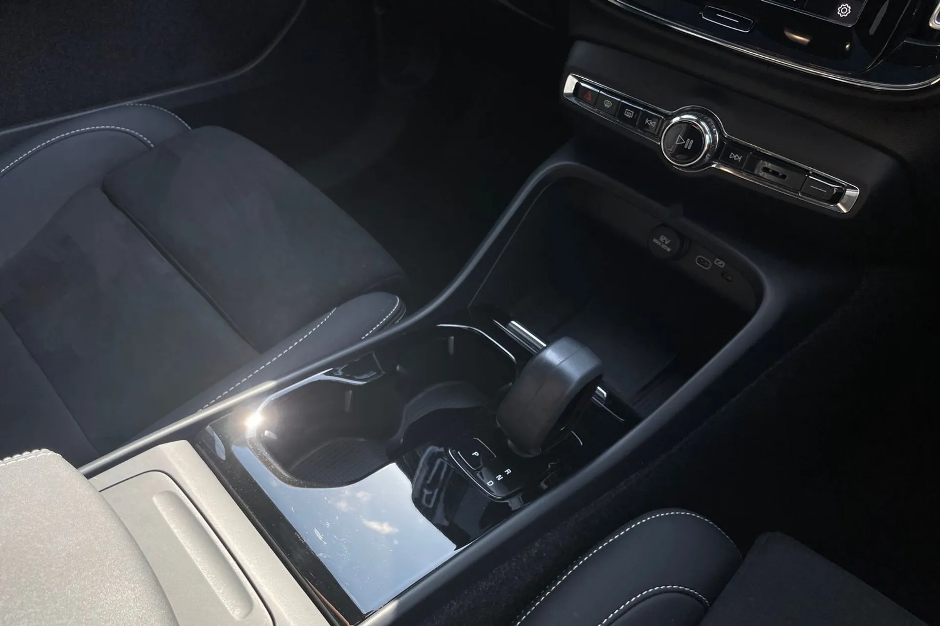 Volvo C40 thumbnail image number 44