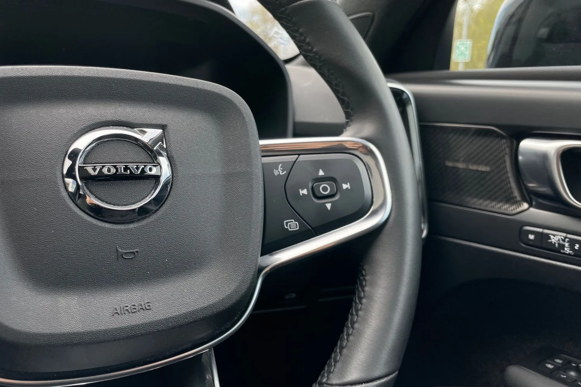 Volvo C40 thumbnail image number 36